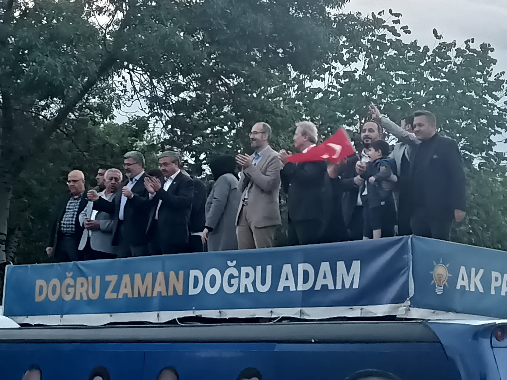 AK PARTİLİLER ZAFER MEYDANI’NDA
