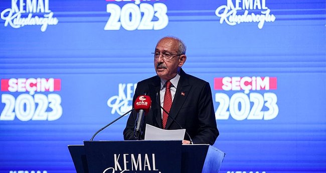 CHP GENEL MERKEZİ'NİN ÖNÜNDE "KEMAL İSTİFA" SLOGANLARI YÜKSELDİ