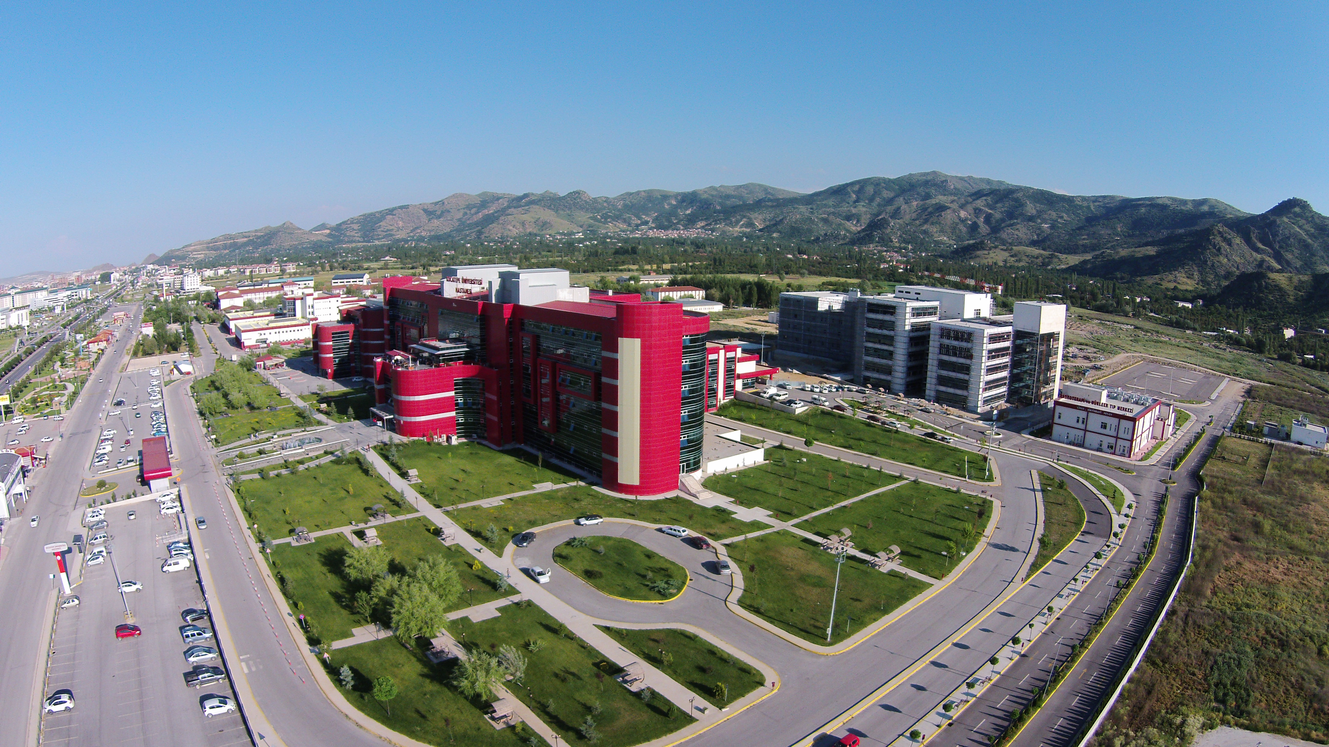 AFSÜ'NÜN ULUSLARARASI İŞ BİRLİKLERİ ARTIYOR