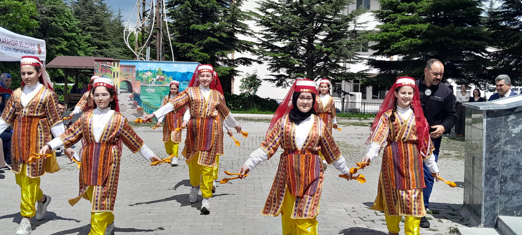 "KURSİYERLERİN ESERLERİ SERGİLENDİ"