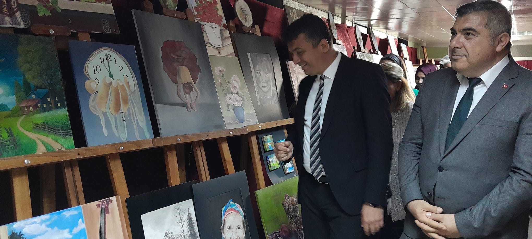 "KURSİYERLERİN ESERLERİ SERGİLENDİ"