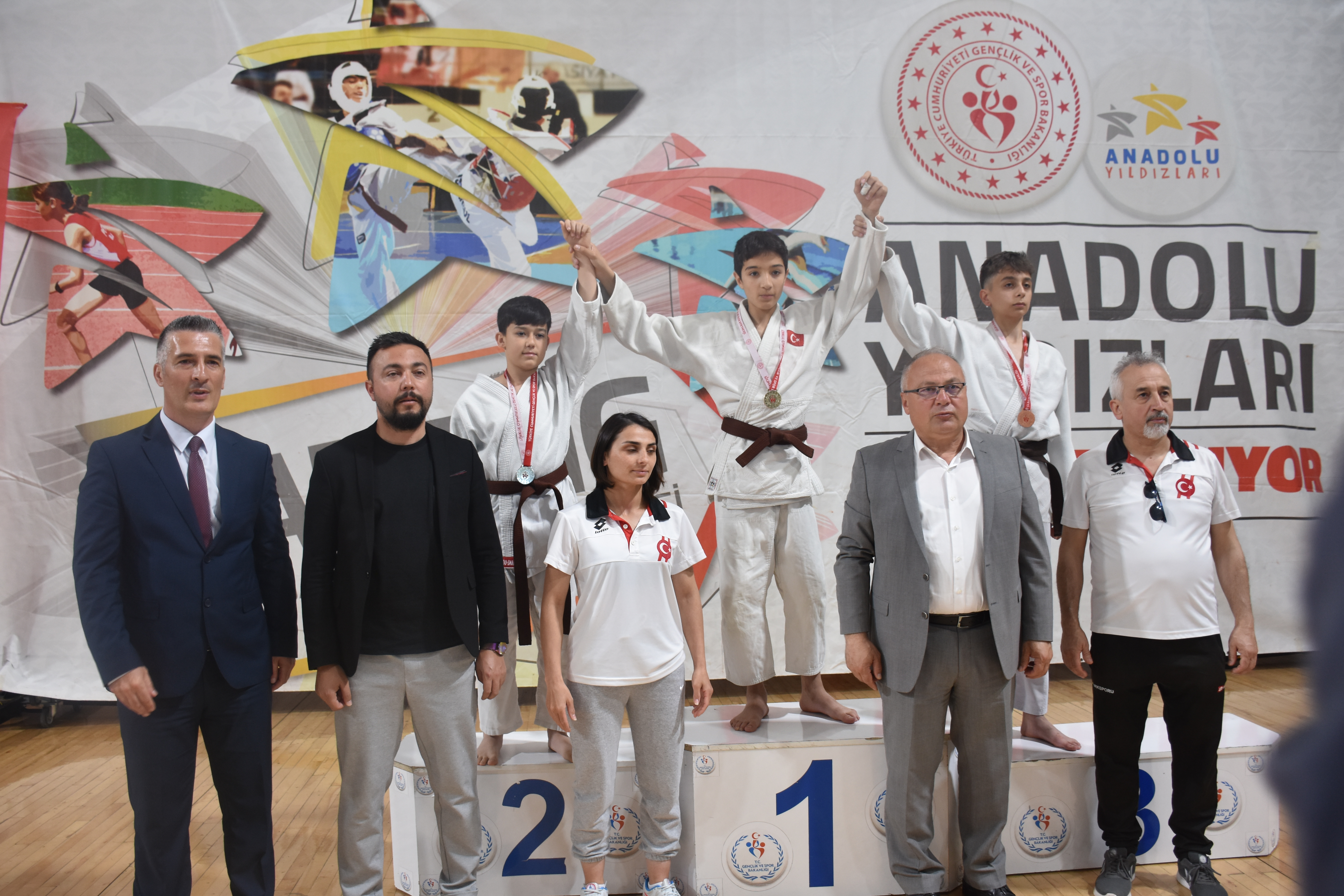 MİNDERDE MADALYA MÜCADELESİ BAŞLADI