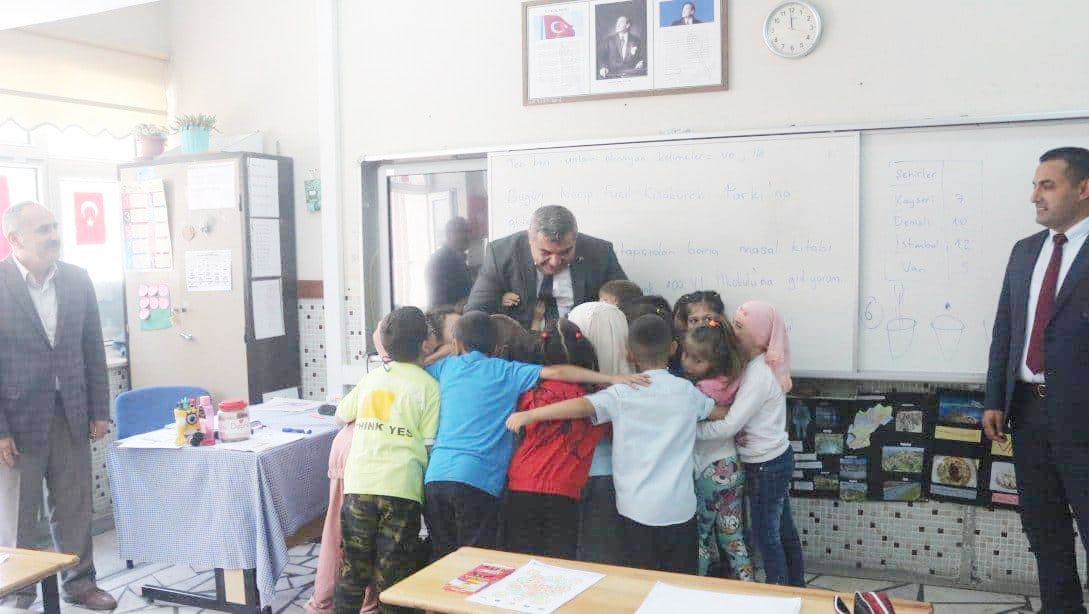 HAYIRSEVERLER PLAKETLE ÖDÜLLENDİRİLDİ