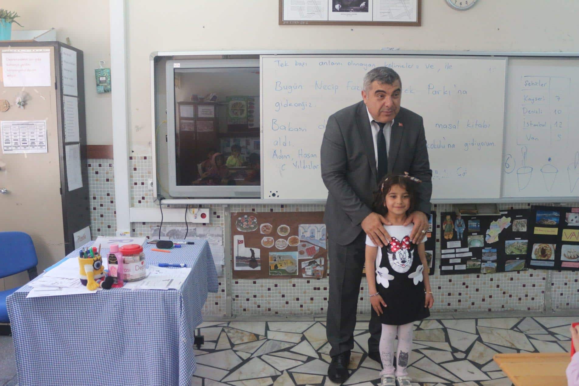 HAYIRSEVERLER PLAKETLE ÖDÜLLENDİRİLDİ