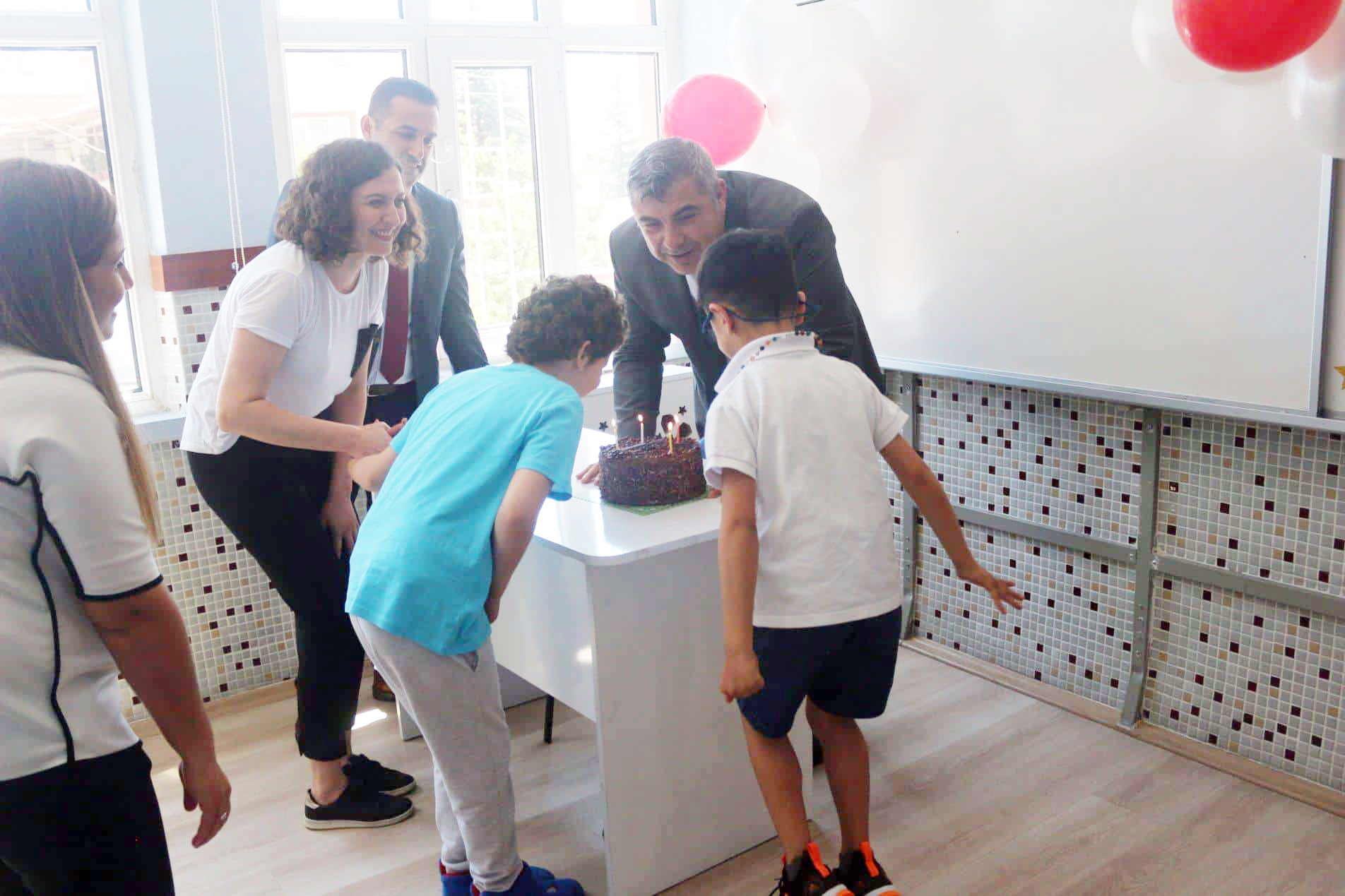HAYIRSEVERLER PLAKETLE ÖDÜLLENDİRİLDİ