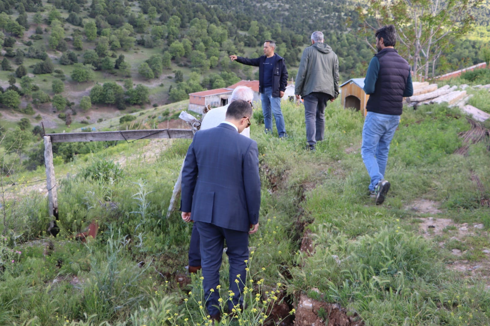 HEYELAN RİSKİ OLUŞAN KÖYDEKİ 5 EV BOŞALTILDI