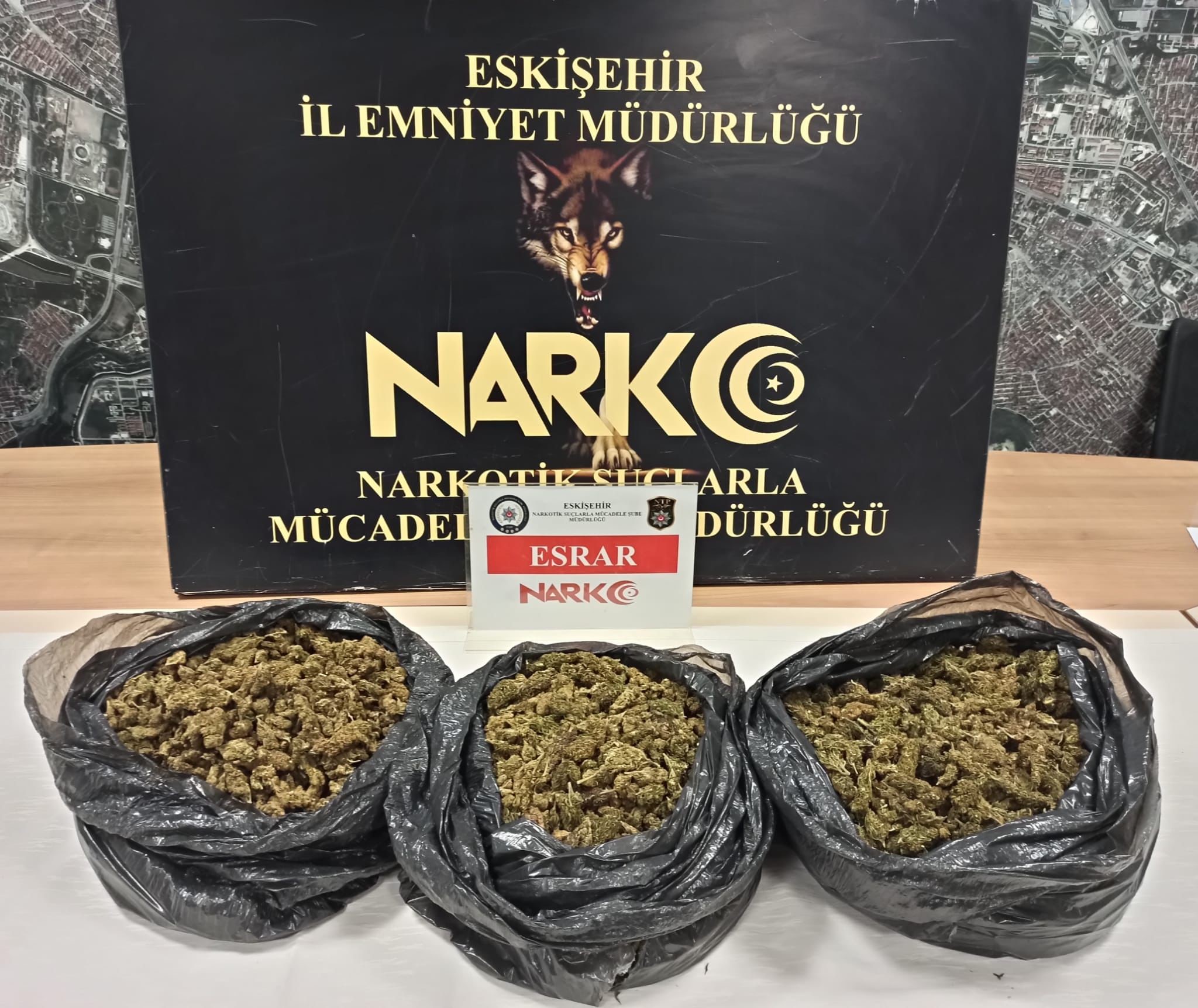 UYUŞTURUCU TACİRLERİ YAKALANDI