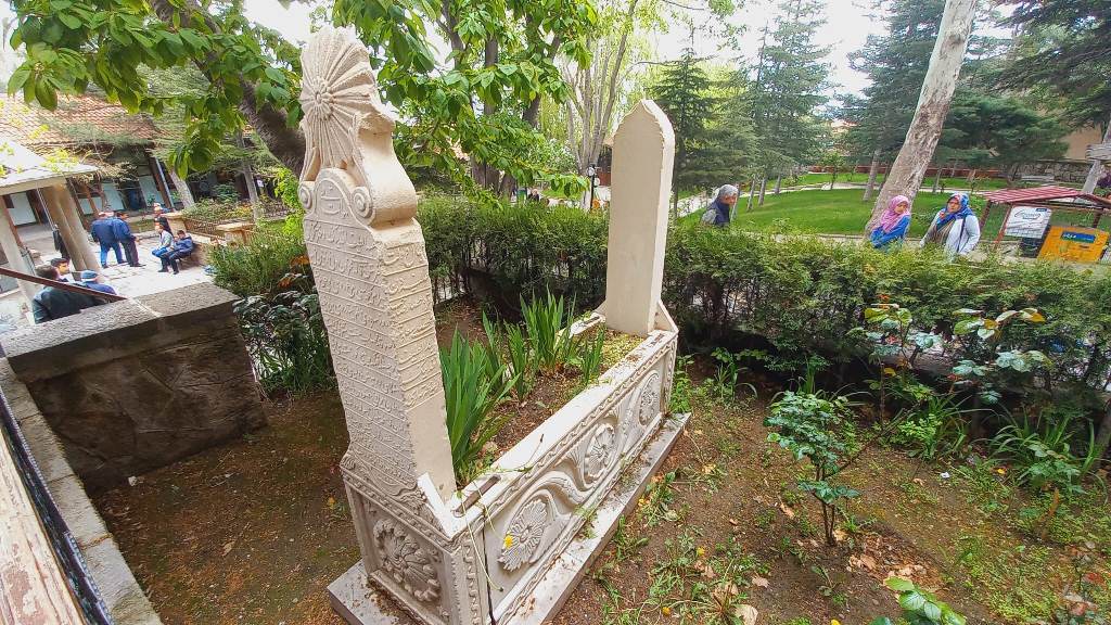 KİMSENİN BİLMEDİĞİ ÖNEMLİ MEZAR