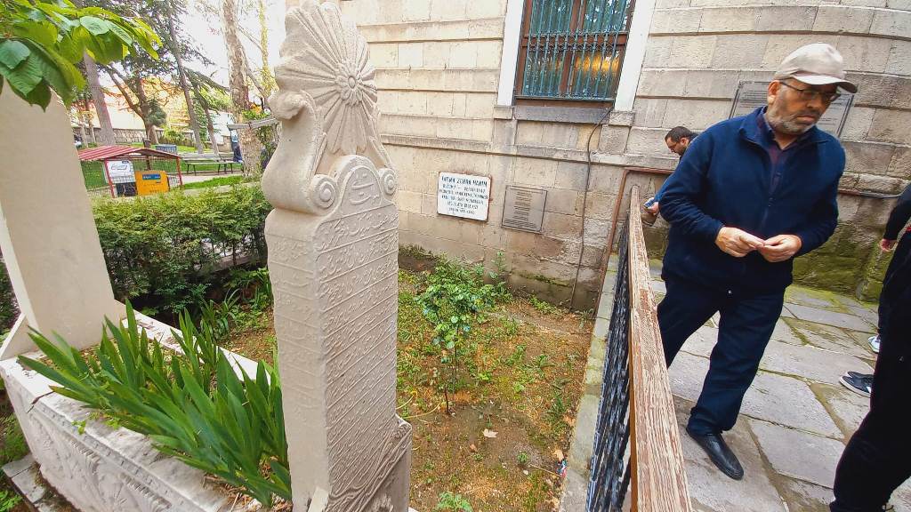 KİMSENİN BİLMEDİĞİ ÖNEMLİ MEZAR