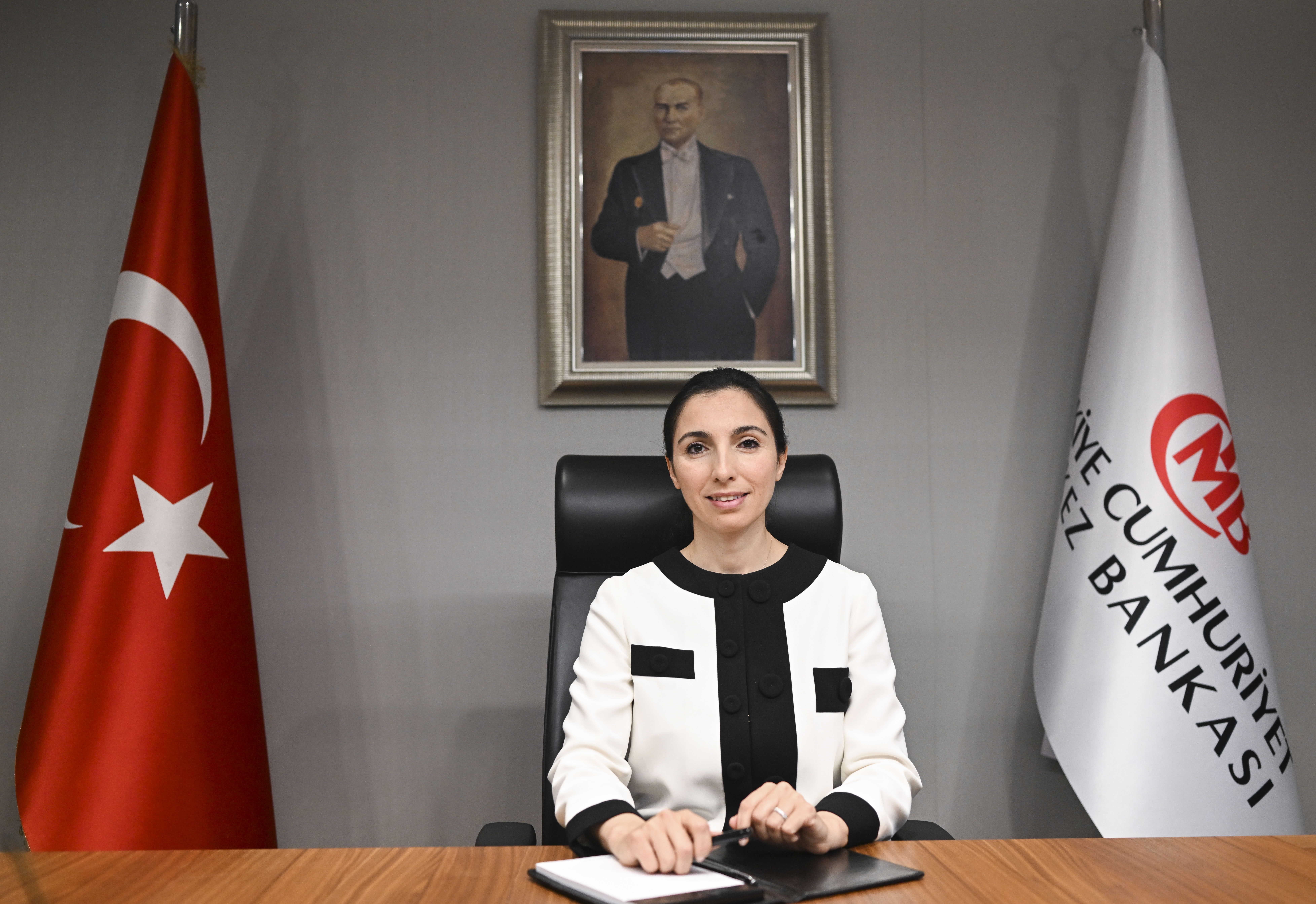 MERKEZ BANKASI BAŞKANI ÖZAL'IN AKRABASI