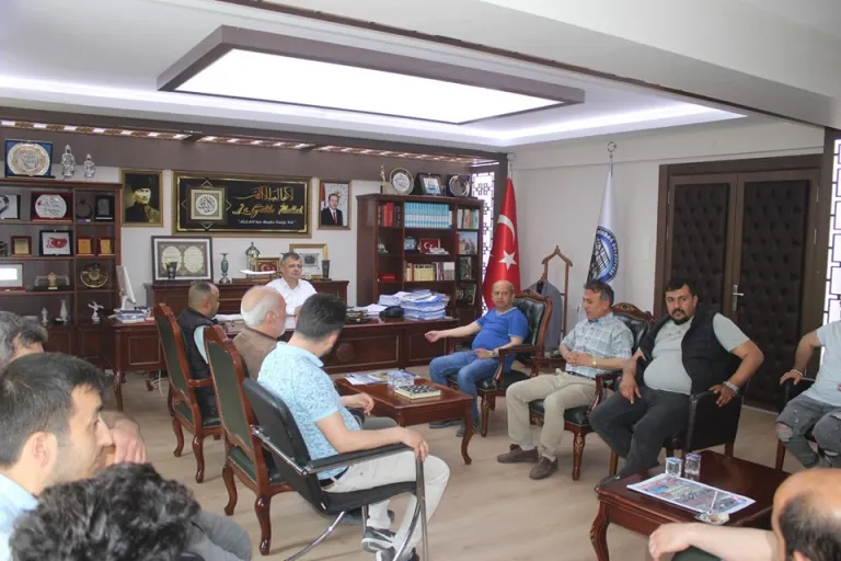 EMİRDAĞ’DA DA BERBERLERE PAZAR TATİLİ
