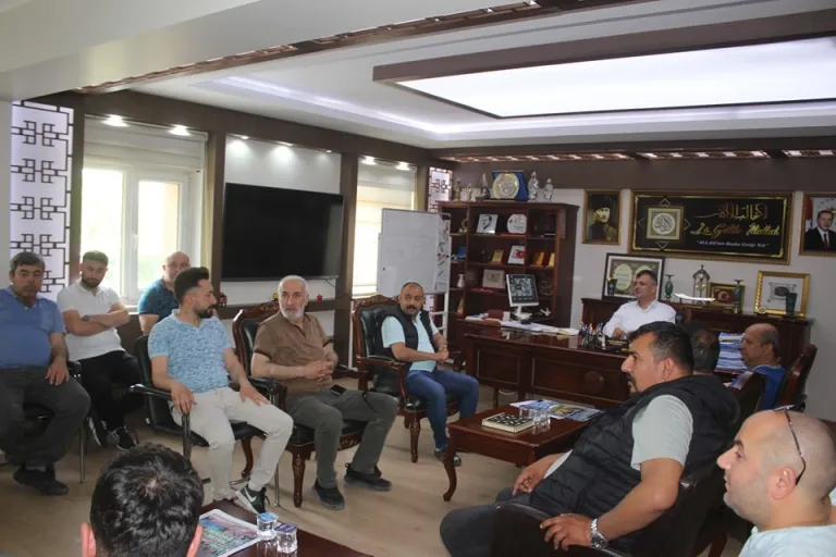 EMİRDAĞ’DA DA BERBERLERE PAZAR TATİLİ