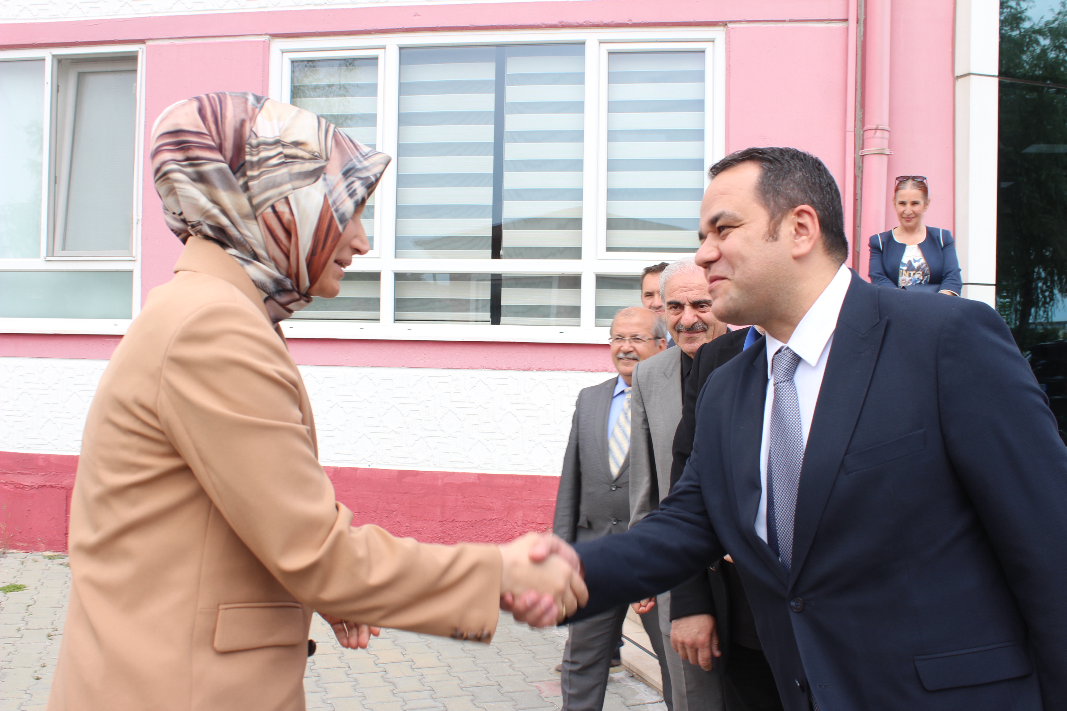 "BÖYLE DONANIMLI BİR TEKNİK KOLEJDE OKUMAK BÜYÜK ŞANS"
