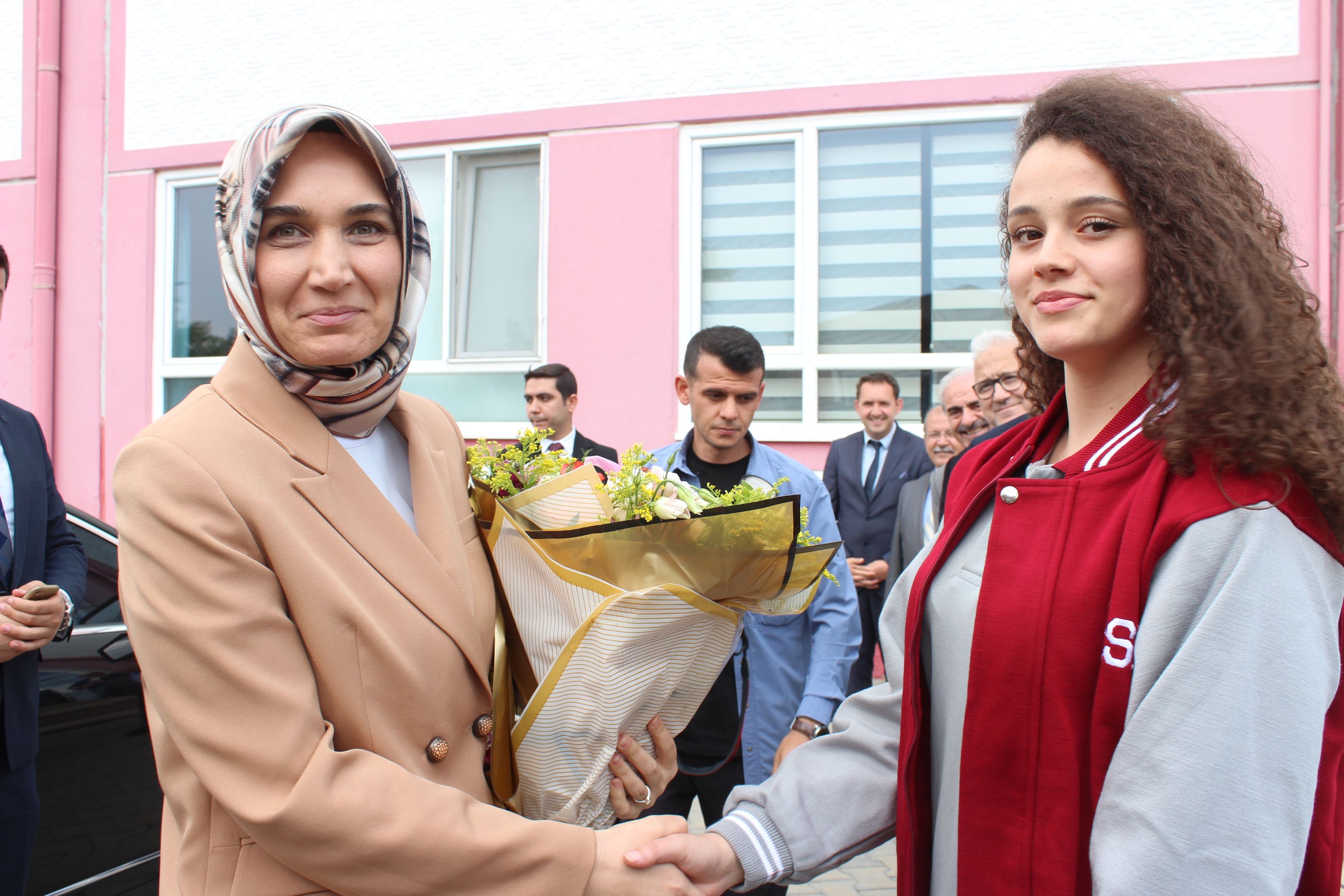 "BÖYLE DONANIMLI BİR TEKNİK KOLEJDE OKUMAK BÜYÜK ŞANS"