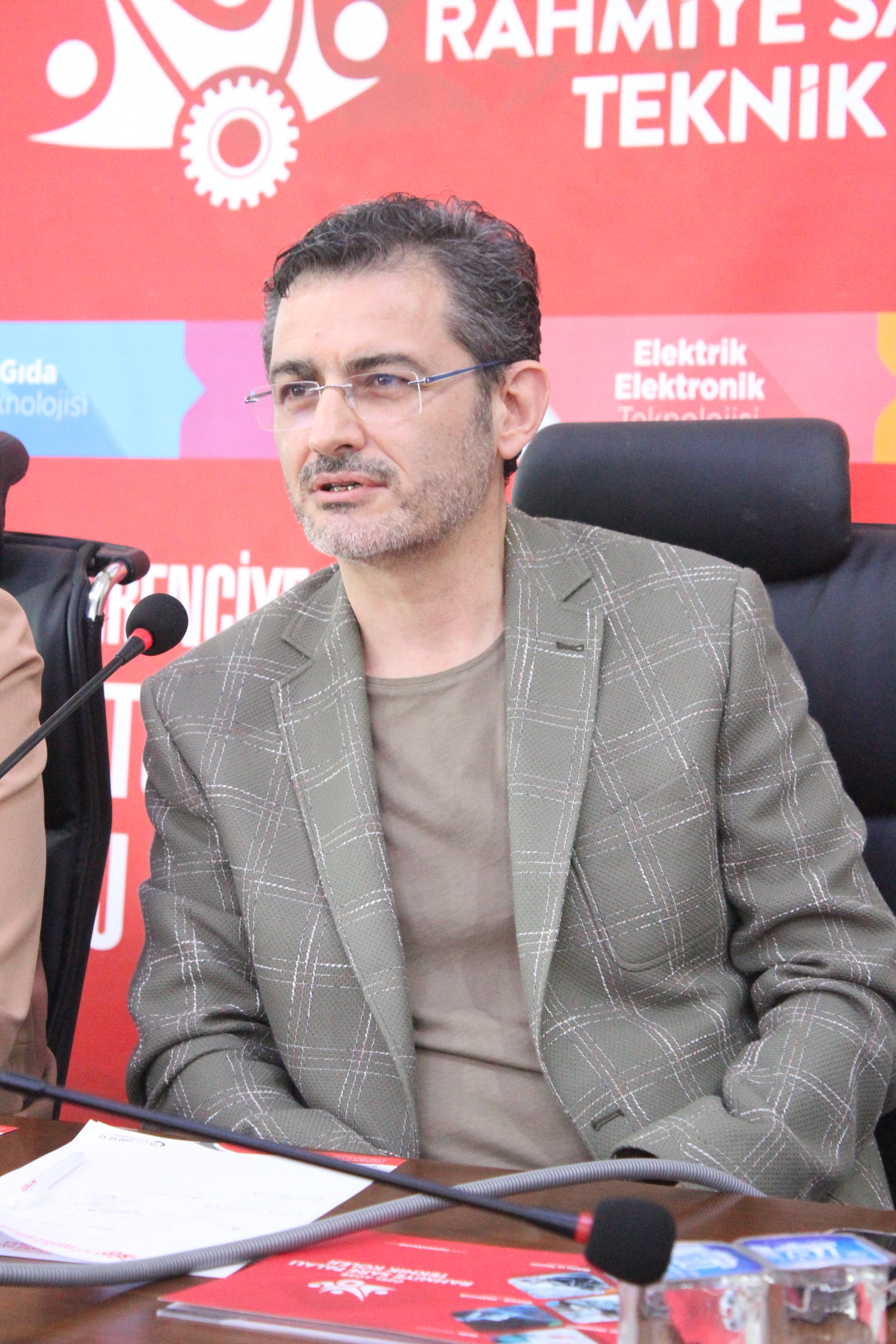 "BÖYLE DONANIMLI BİR TEKNİK KOLEJDE OKUMAK BÜYÜK ŞANS"
