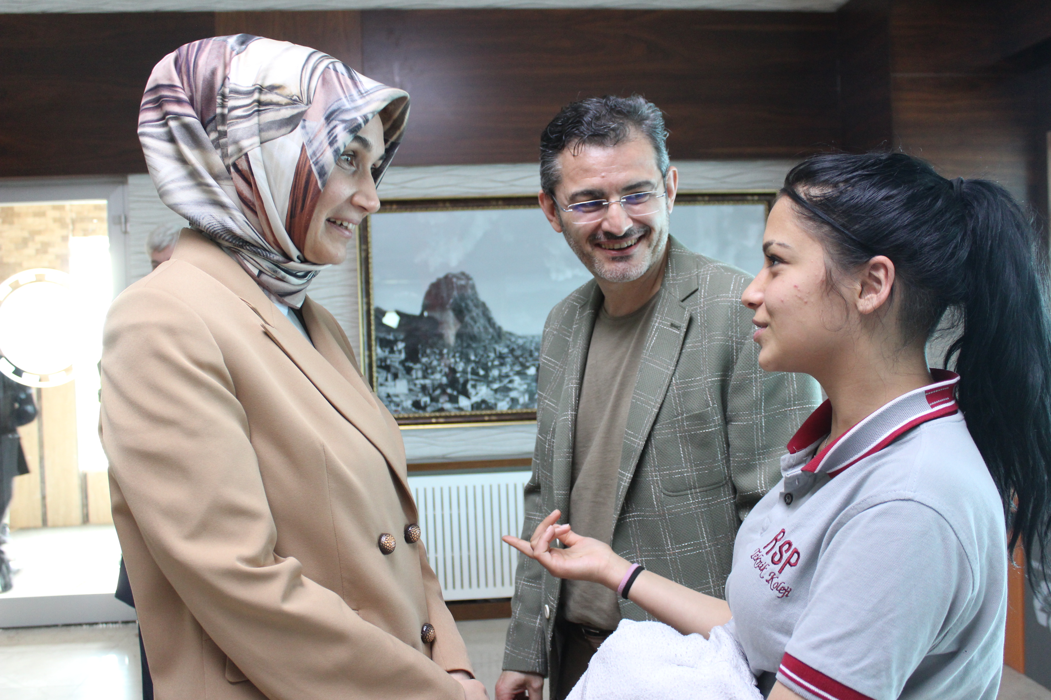 "BÖYLE DONANIMLI BİR TEKNİK KOLEJDE OKUMAK BÜYÜK ŞANS"