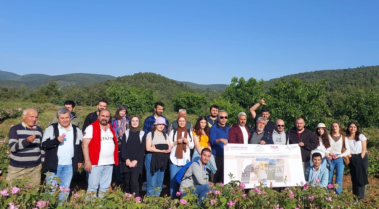 GÜL TARLALARINDA FOTO SAFARİ