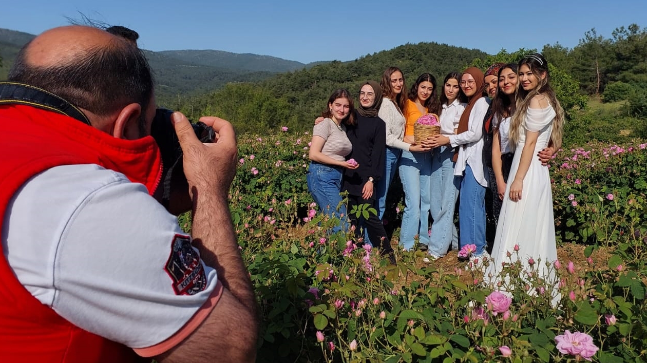 GÜL TARLALARINDA FOTO SAFARİ