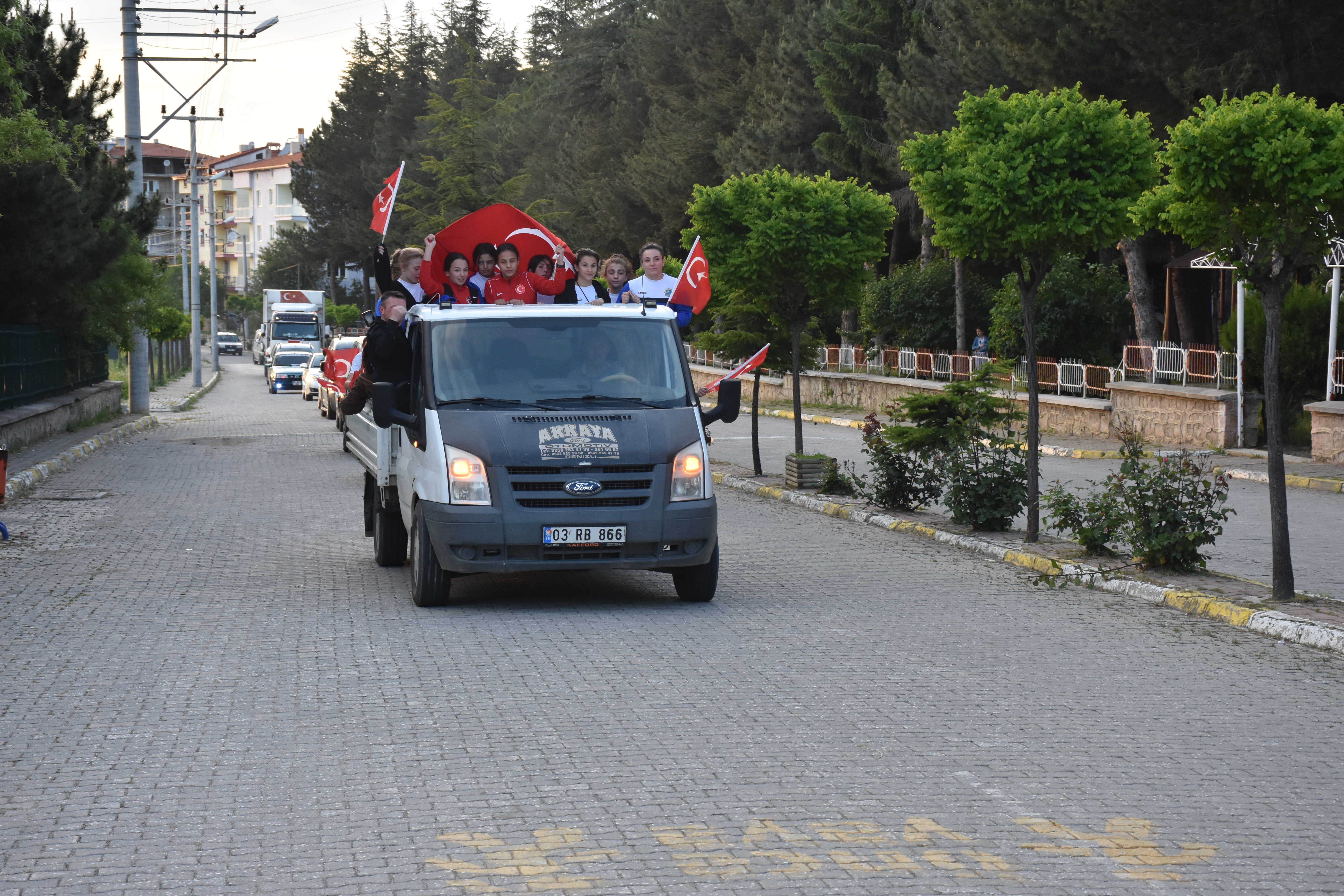 AVRUPA ŞAMPİYONLUĞU VATANDAŞI SOKAKLARA DÖKTÜ