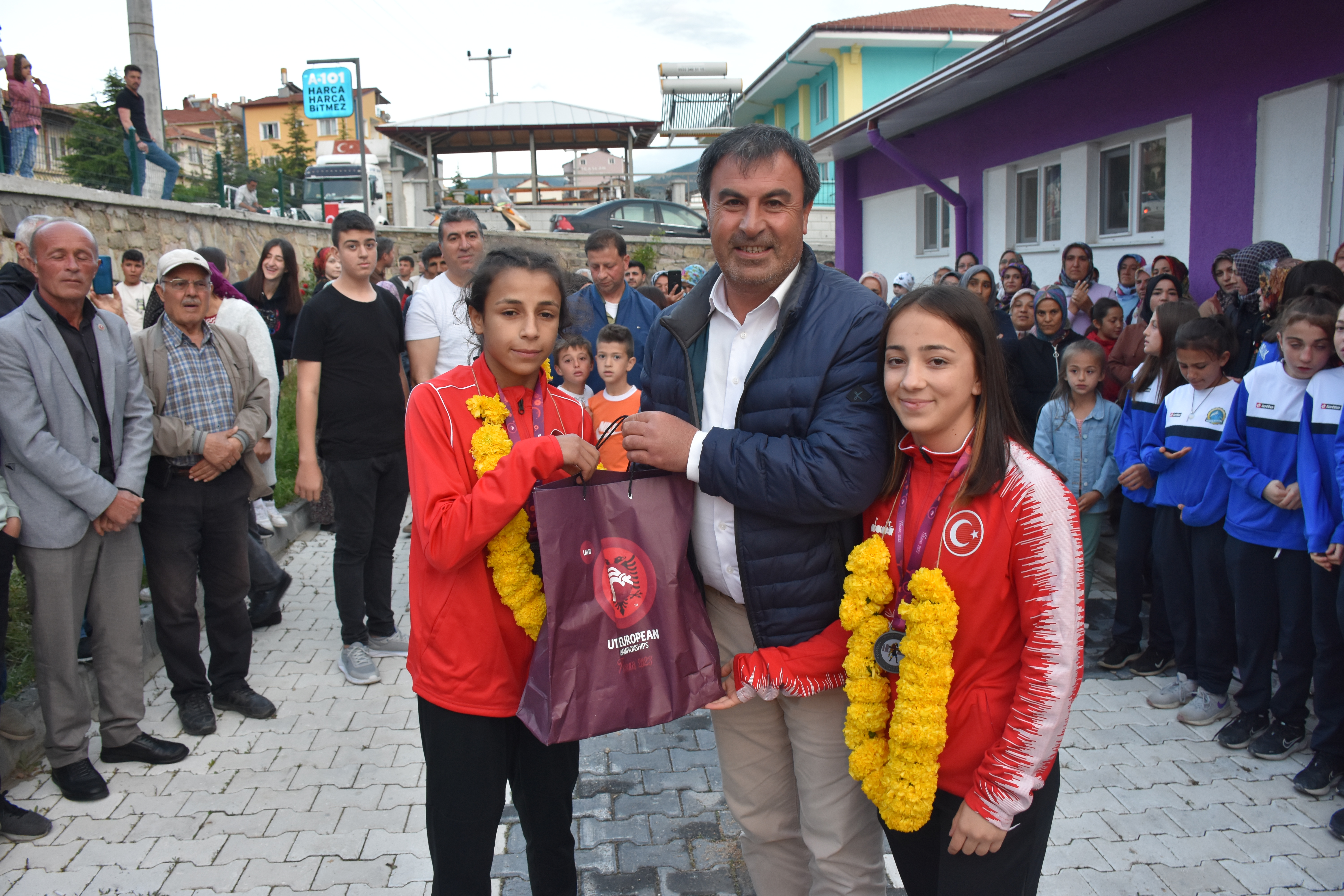 AVRUPA ŞAMPİYONLUĞU VATANDAŞI SOKAKLARA DÖKTÜ