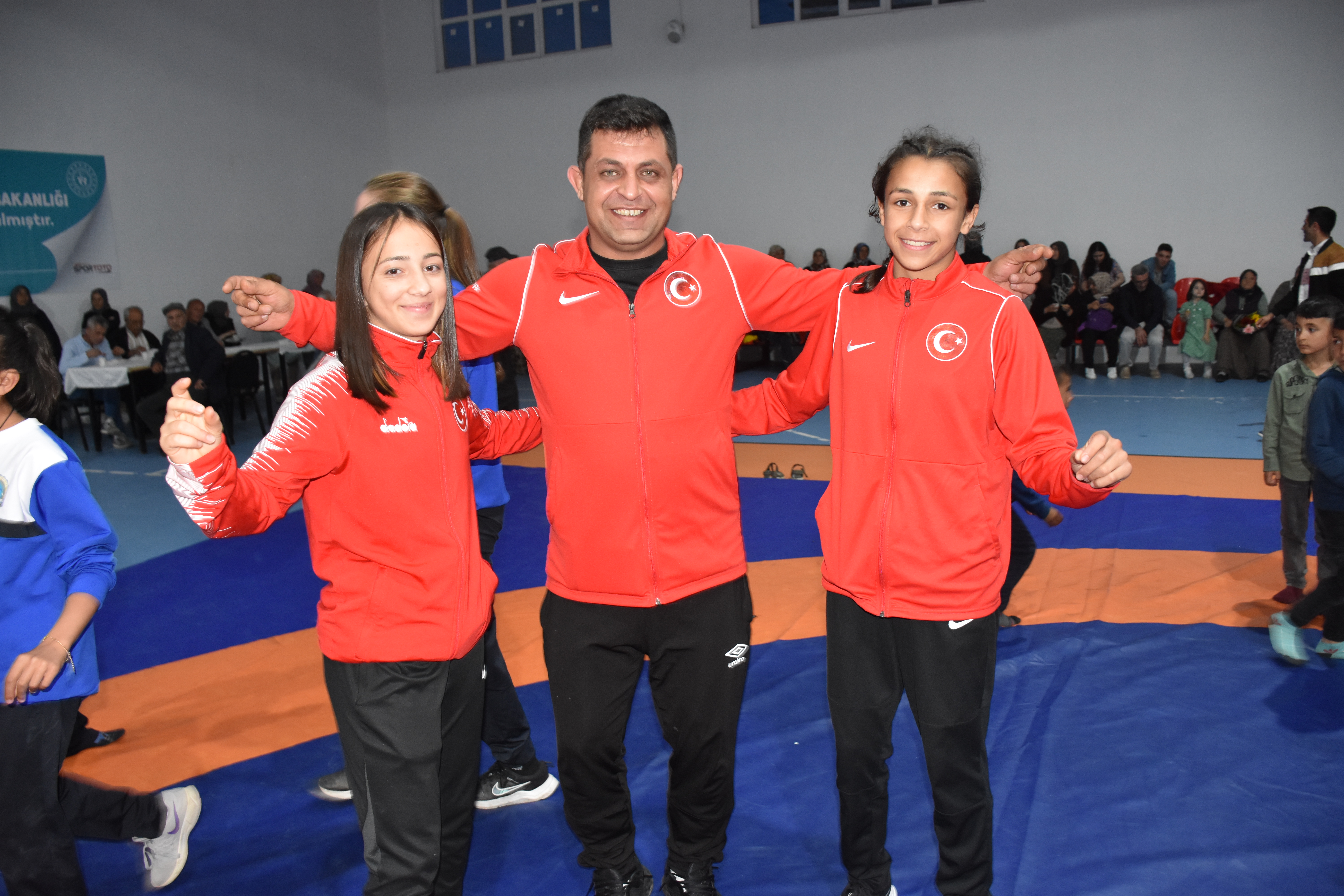 AVRUPA ŞAMPİYONLUĞU VATANDAŞI SOKAKLARA DÖKTÜ