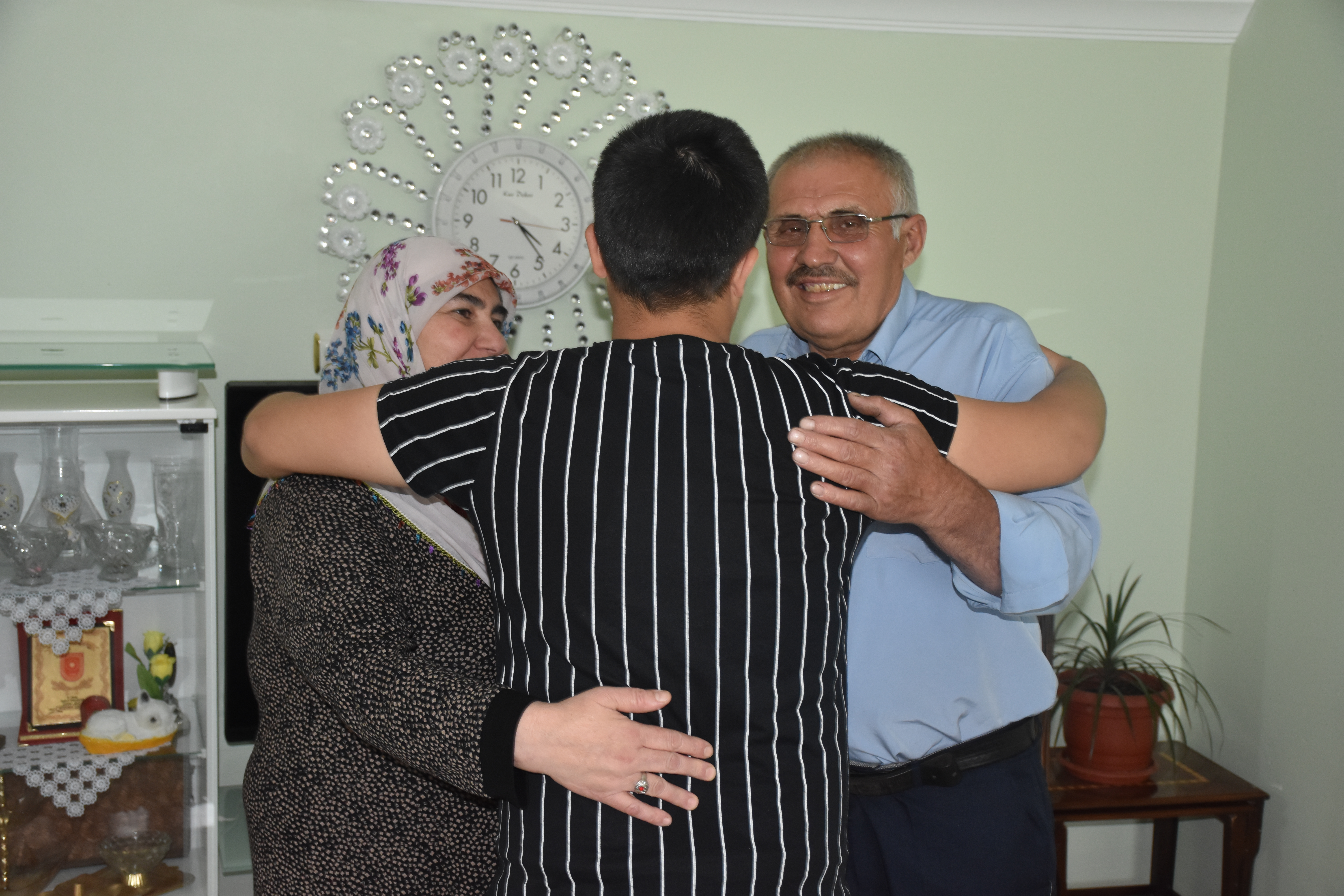 OĞLU ‘KARDEŞİM’ DİYE KORUDU TORUNLARI İSE ‘DAYI’ DİYOR