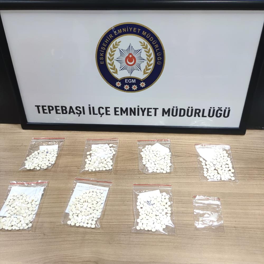 ŞAHSIN ÜZERİNDE 700 ADET UYUŞTURUCU HAP BULUNDU