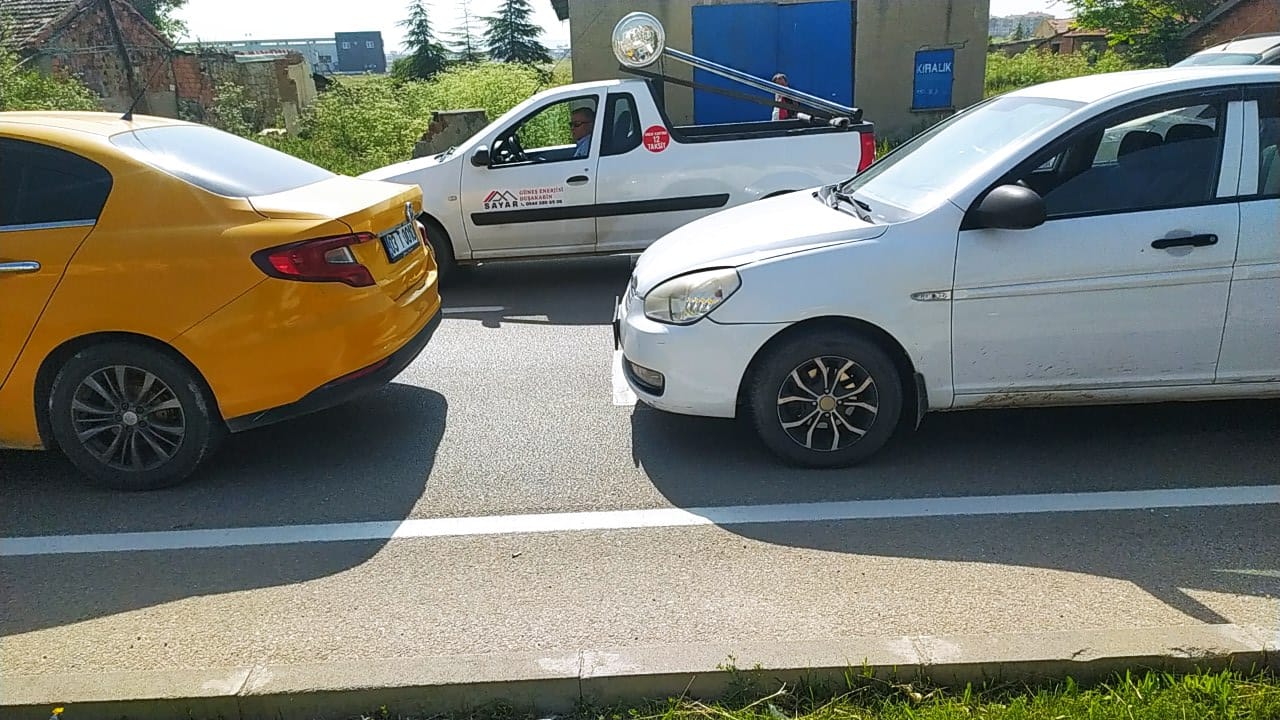 SINAV TELAŞI KAZAYA DAVETİYE ÇIKARDI