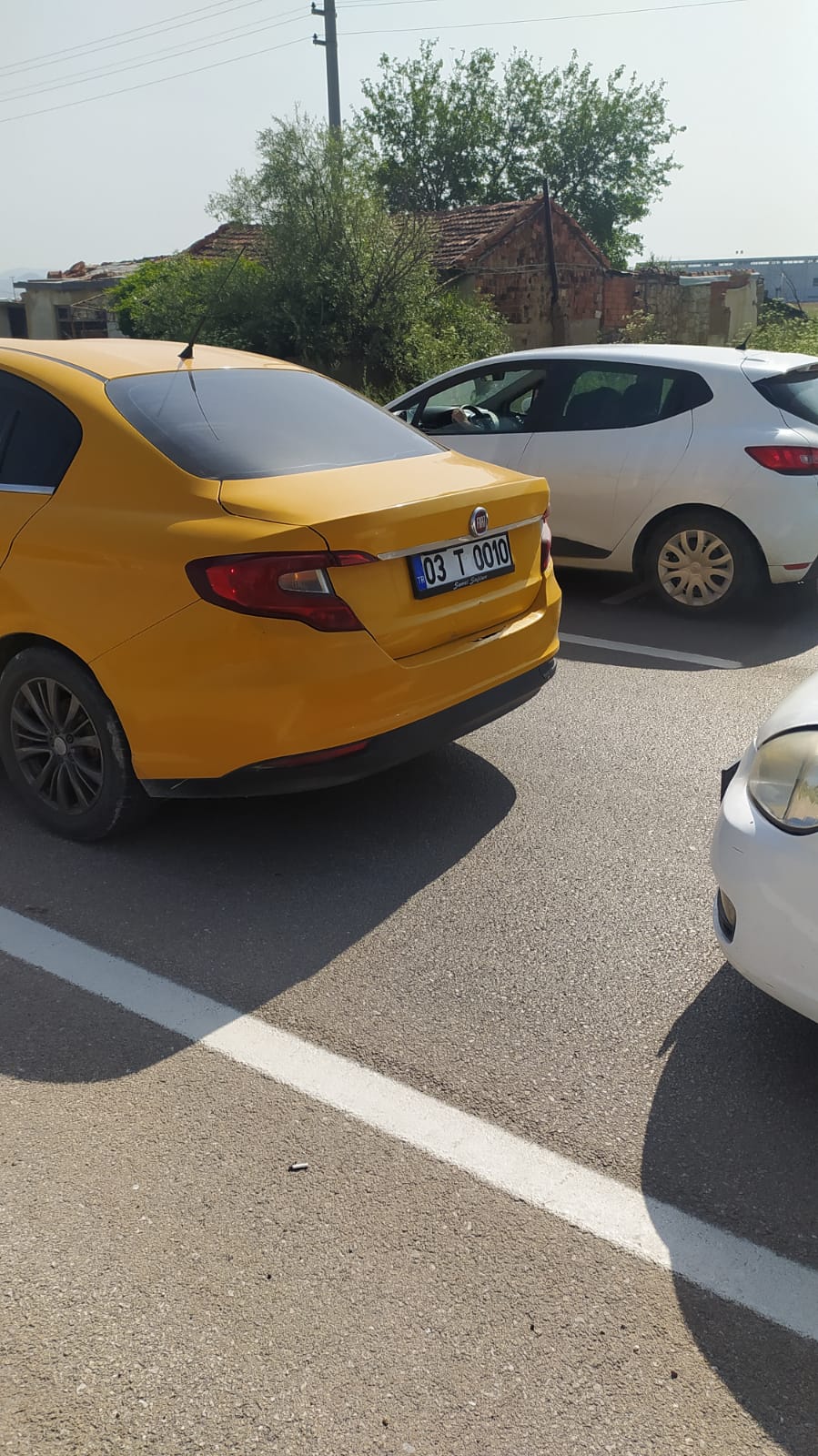 SINAV TELAŞI KAZAYA DAVETİYE ÇIKARDI