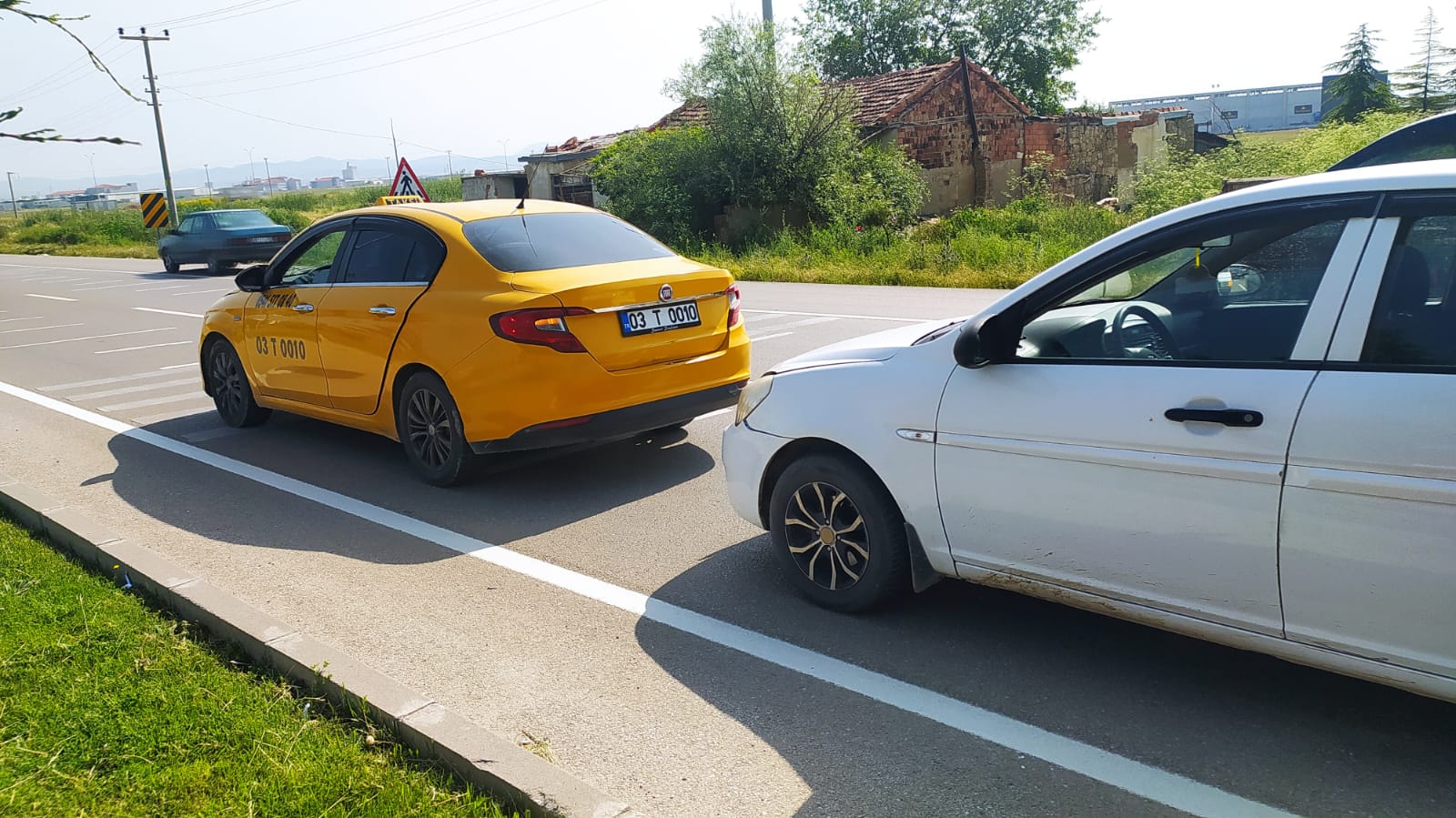 SINAV TELAŞI KAZAYA DAVETİYE ÇIKARDI