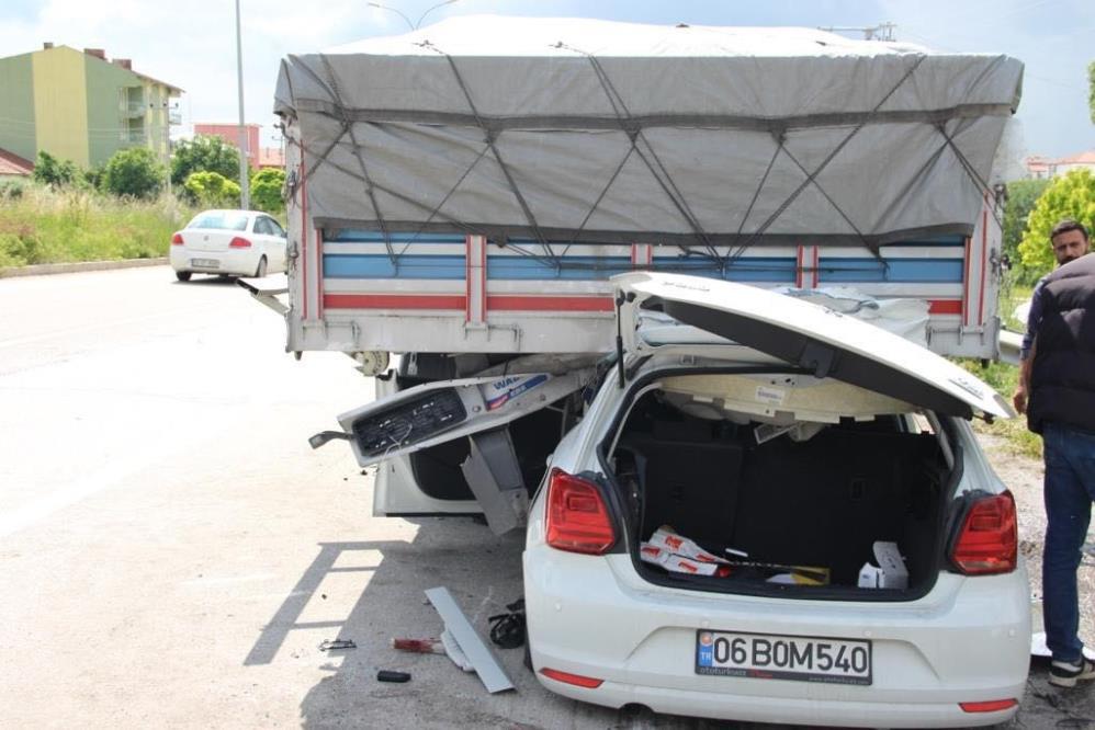 FECİ KAZA ANNE VE 8 YAŞINDAKİ KIZINI AYIRDI
