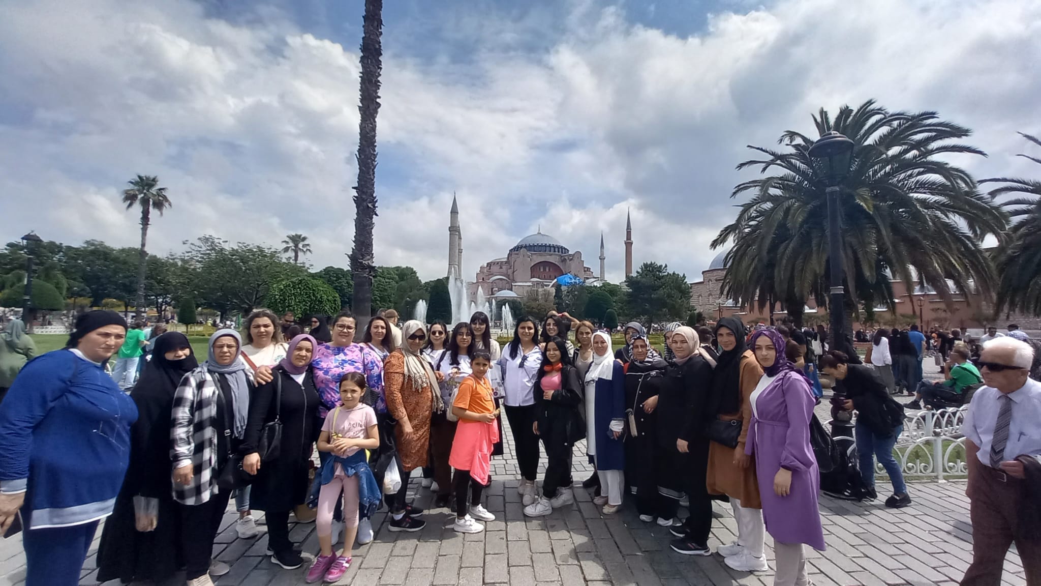 EMİRDAĞLI KADINLAR İSTANBUL’U GEZİYOR