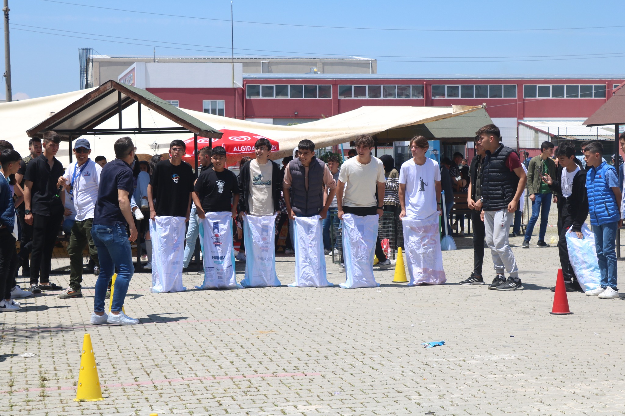 GELENEKSEL BAHAR ŞENLİĞİ İLE STRES ATTILAR