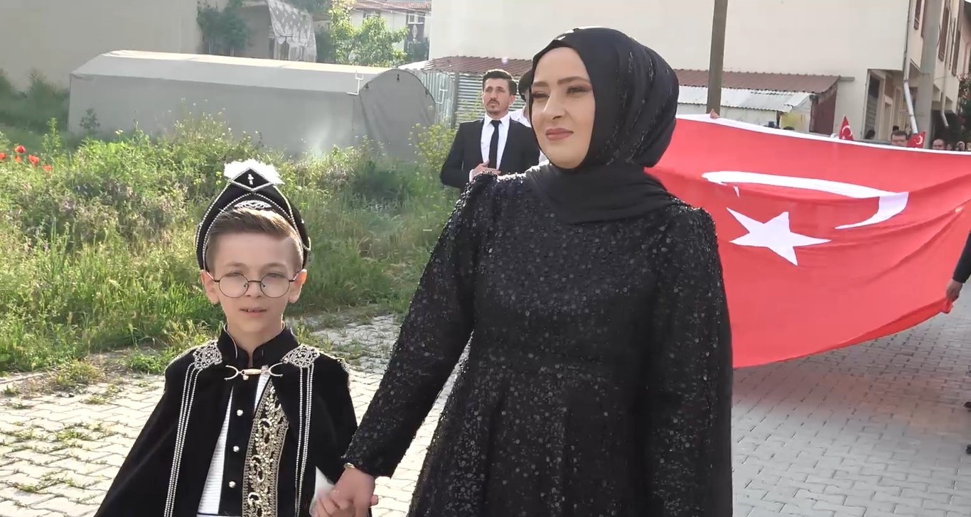 VALİ MAKAM ARACINI ŞEHİT OĞLUNA TAHSİS ETTİ