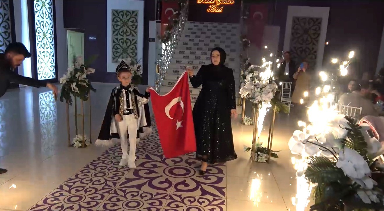 VALİ MAKAM ARACINI ŞEHİT OĞLUNA TAHSİS ETTİ