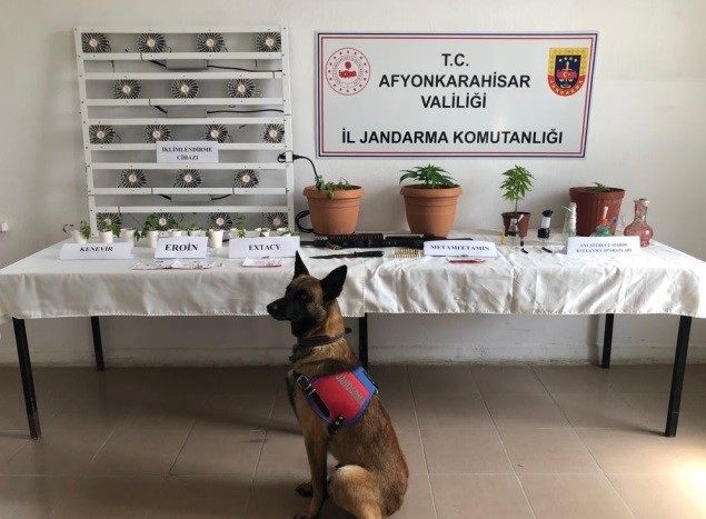 JANDARMADAN UYUŞTURUCU TACİRLERİNE GEÇİT YOK