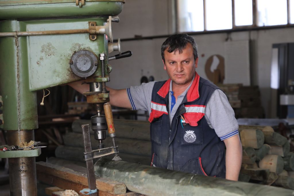 USTA ELLER PARKLARI GÜZELLEŞTİRİYOR