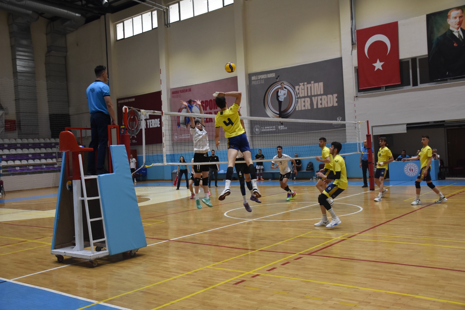 VOLEYBOL TÜRKİYE ŞAMPİYONASI BAŞLADI