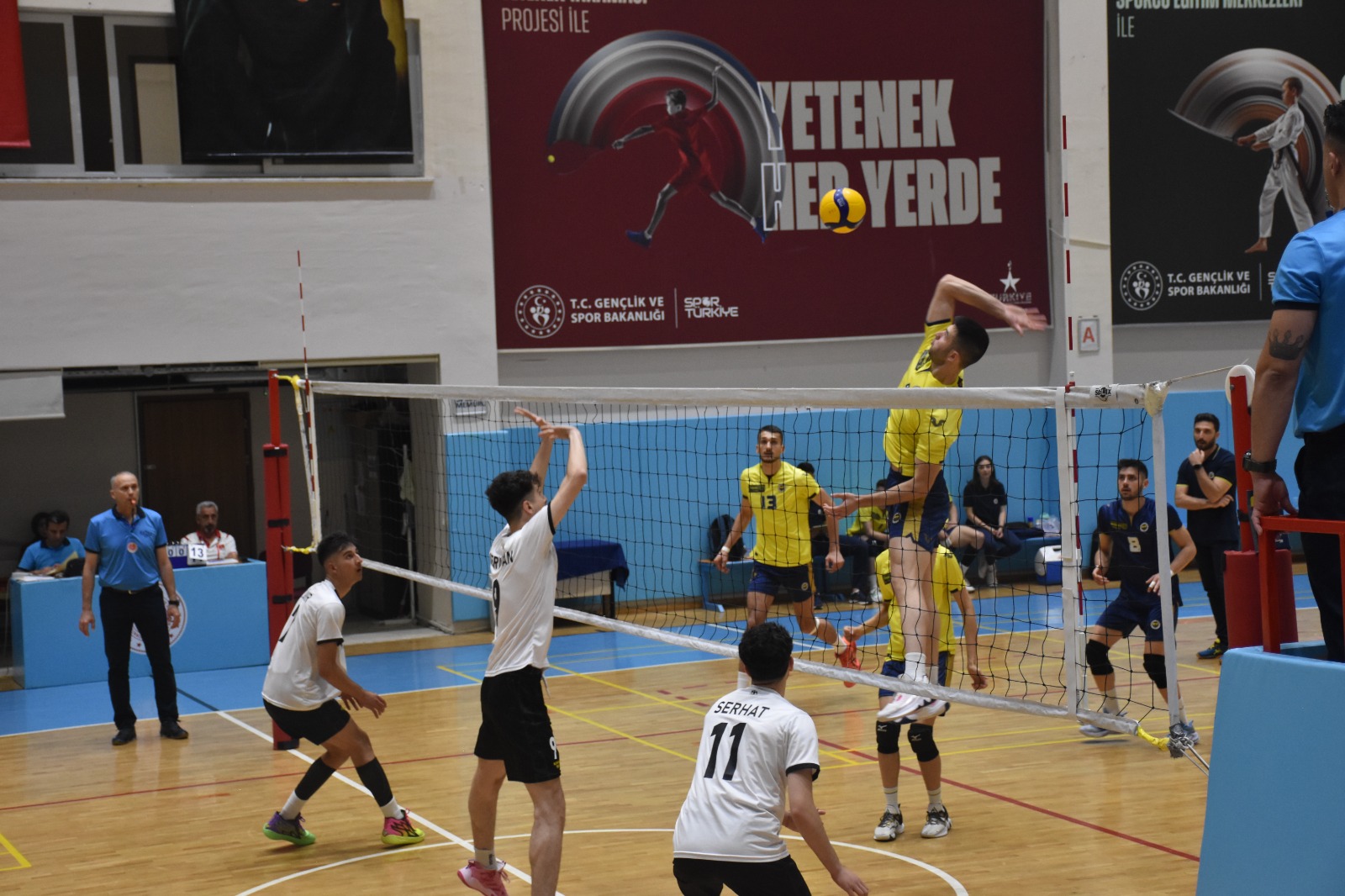 VOLEYBOL TÜRKİYE ŞAMPİYONASI BAŞLADI