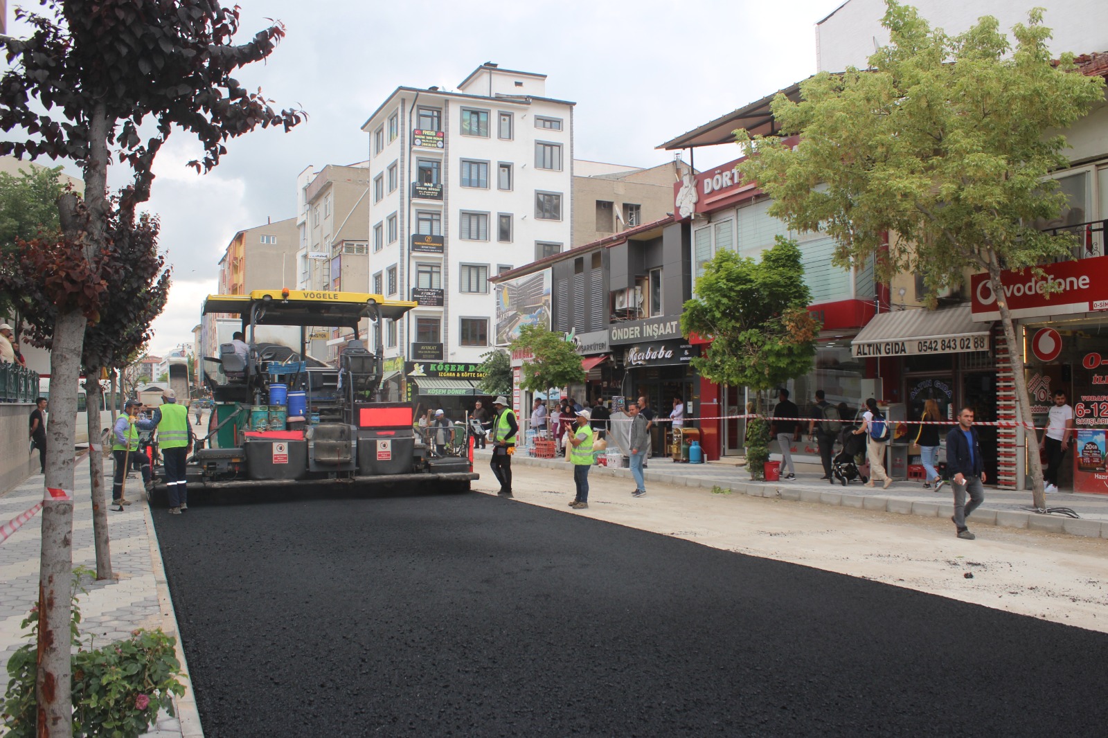 ESKİŞEHİR CADDESİ ASFALTLA BULUŞTU
