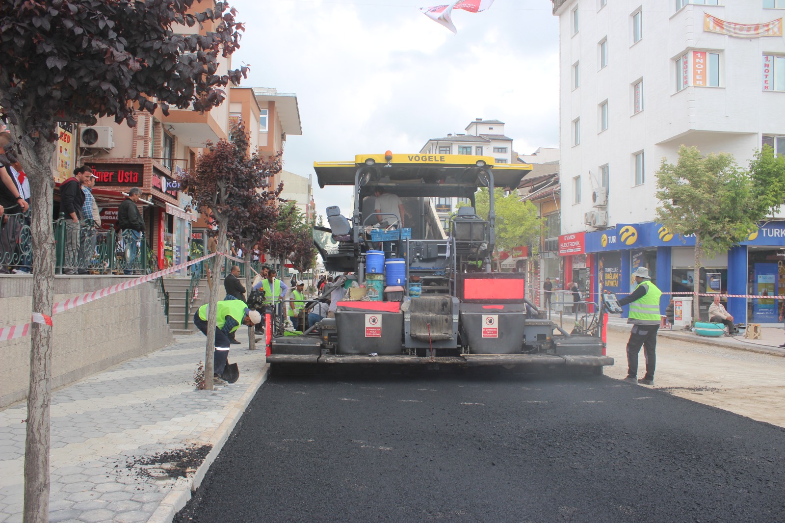 ESKİŞEHİR CADDESİ ASFALTLA BULUŞTU