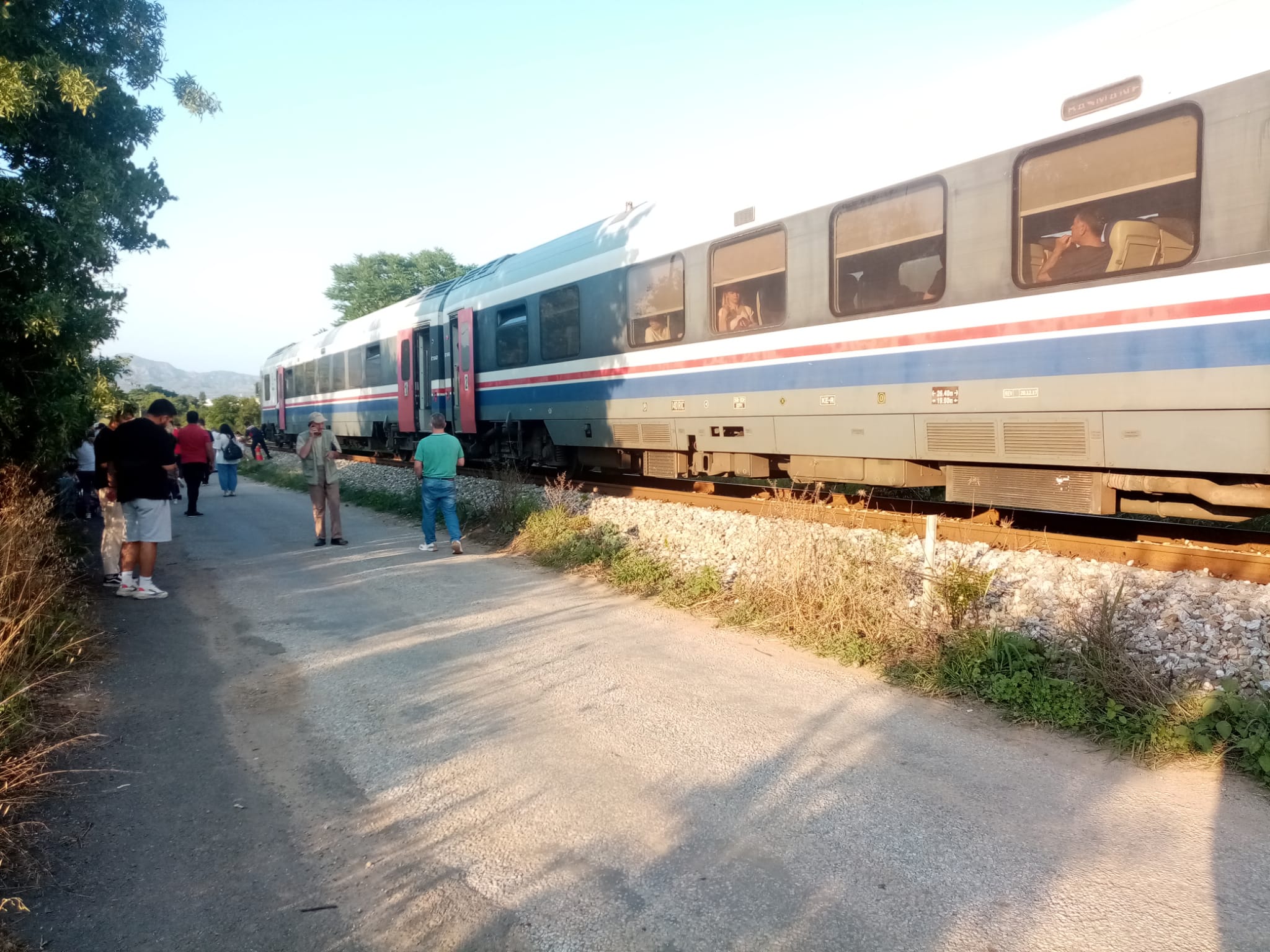 YOLCU TRENİNİN ÇARPTIĞI 2 YAŞINDAKİ ÇOCUK ÖLDÜ