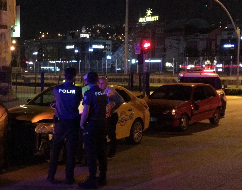 TİCARİ TAKSİ İLE OTOMOBİL ÇARPIŞTI
