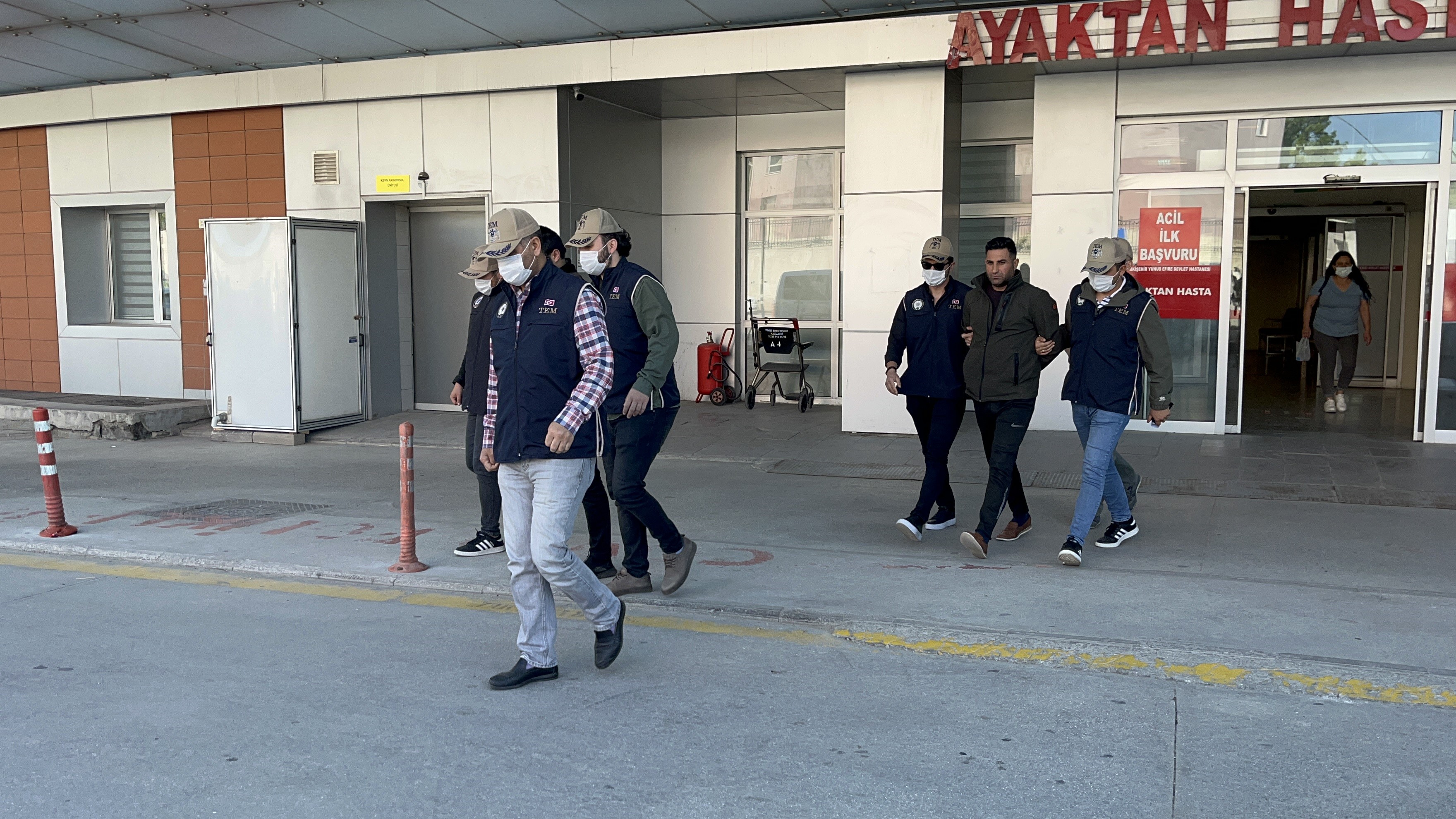 TERÖR OPERASYONUNDA 2 ŞÜPHELİ YAKALANDI