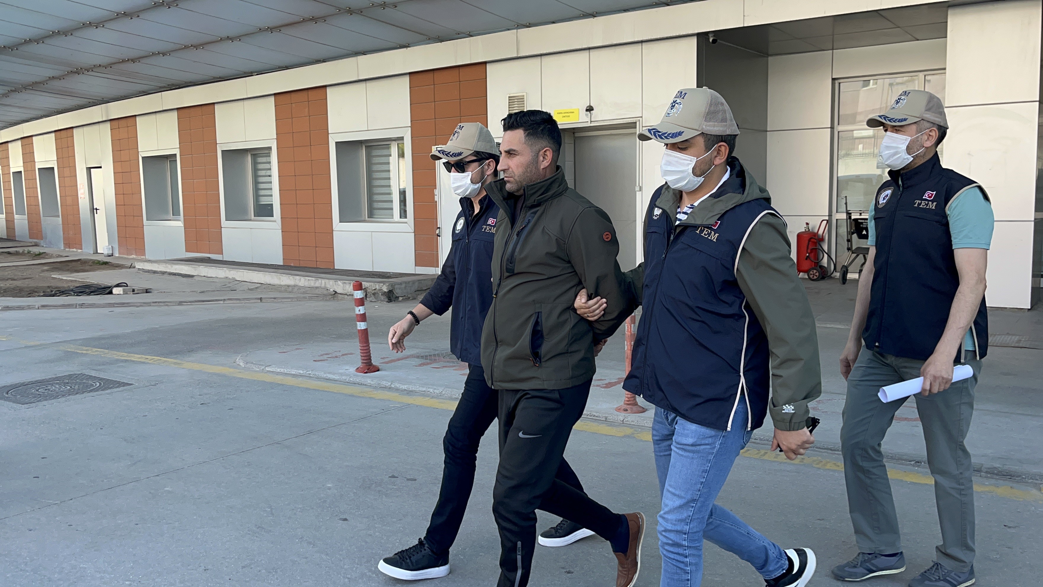 TERÖR OPERASYONUNDA 2 ŞÜPHELİ YAKALANDI