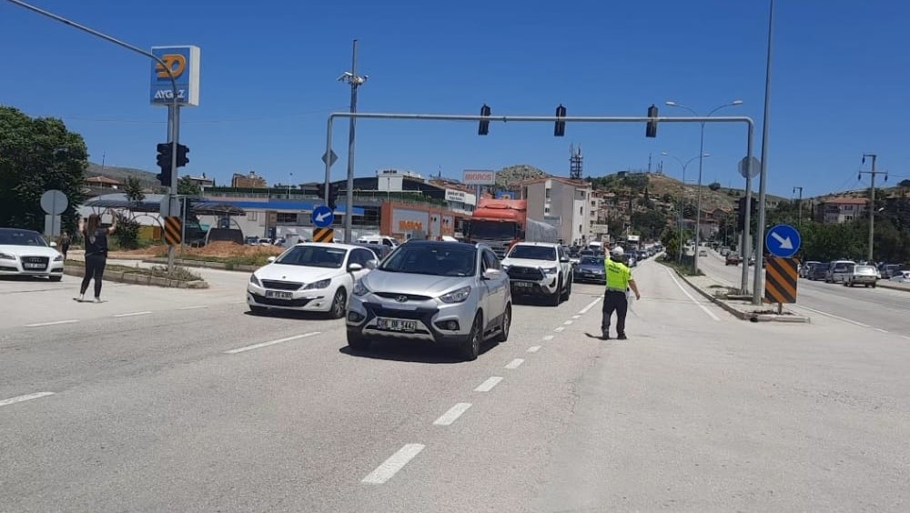 AFYON-ANTALYA YOLUNDA TATİL YOĞUNLUĞU