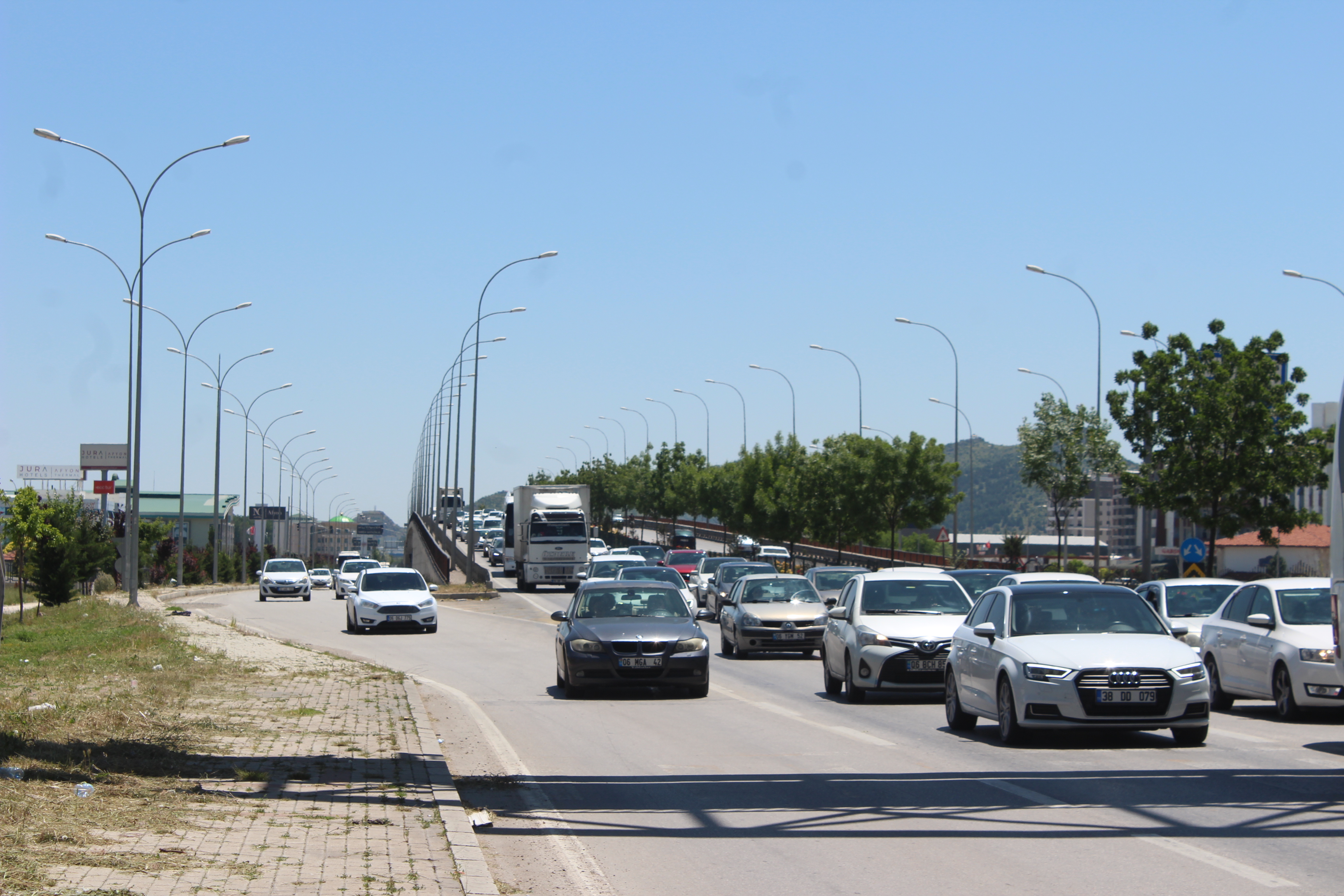 KARAYOLU TRAFİĞİNDE TATİL YOĞUNLUĞU