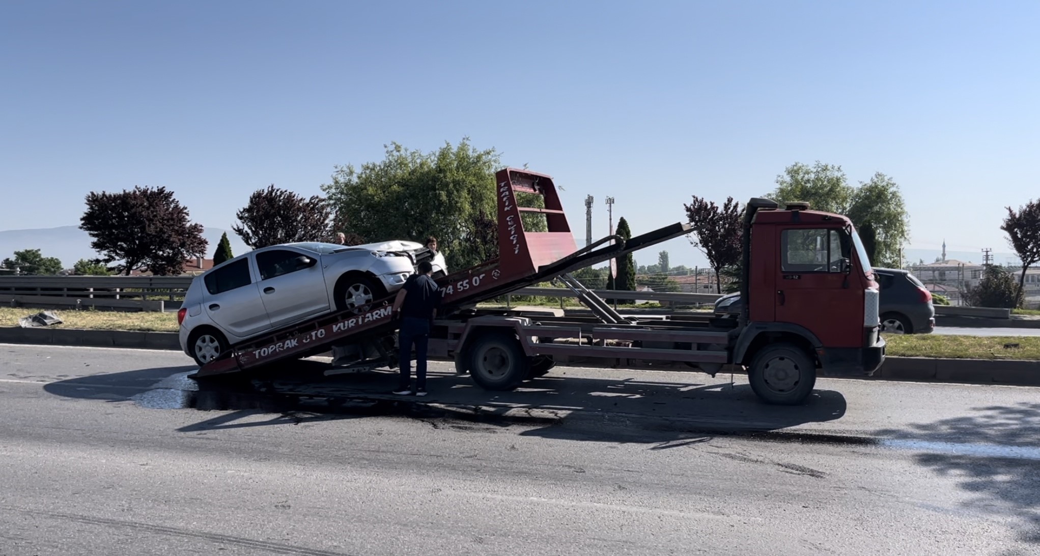 9 ARAÇ BİRBİRİNE GİRDİ: 5 YARALI
