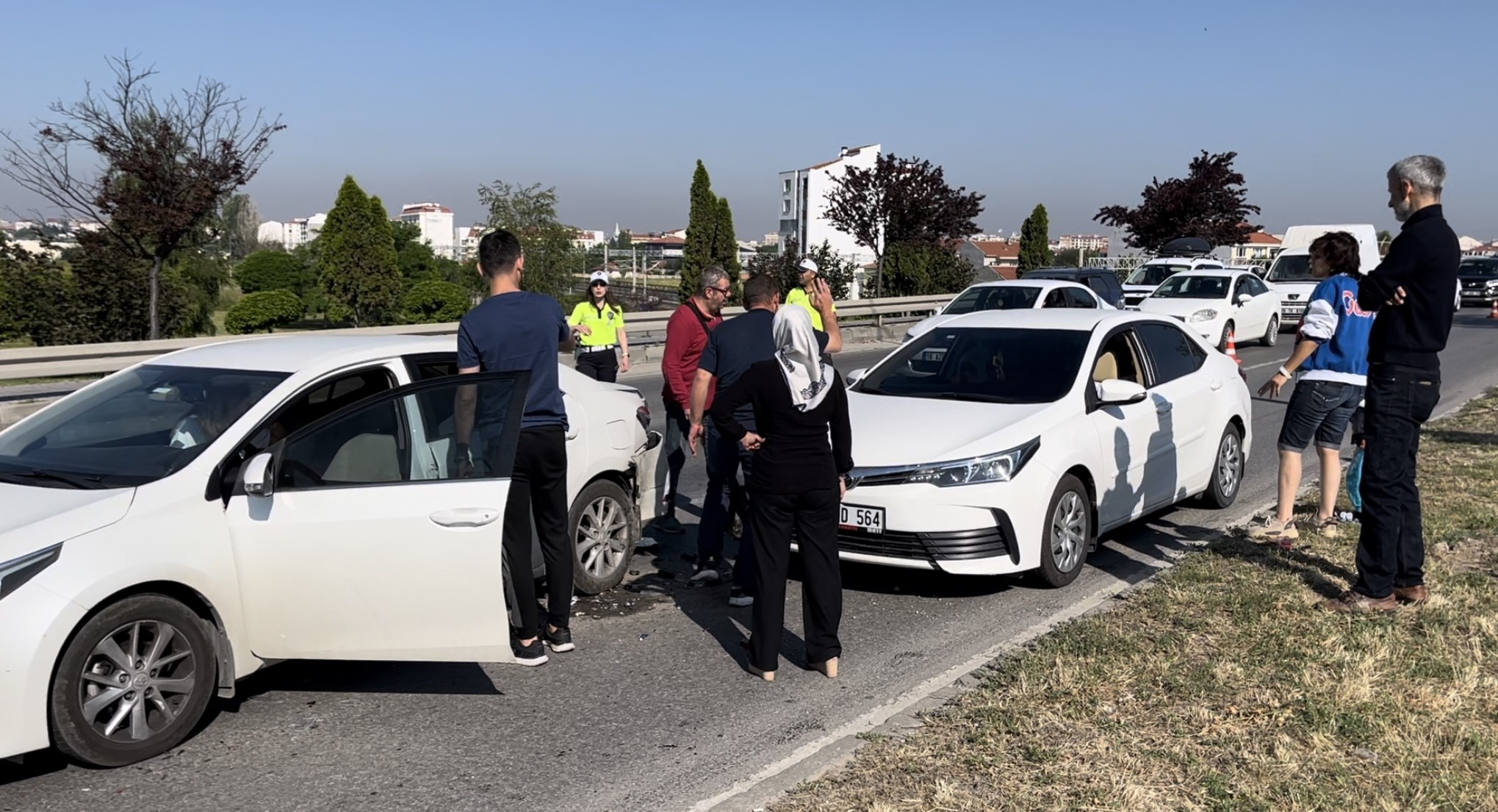 9 ARAÇ BİRBİRİNE GİRDİ: 5 YARALI