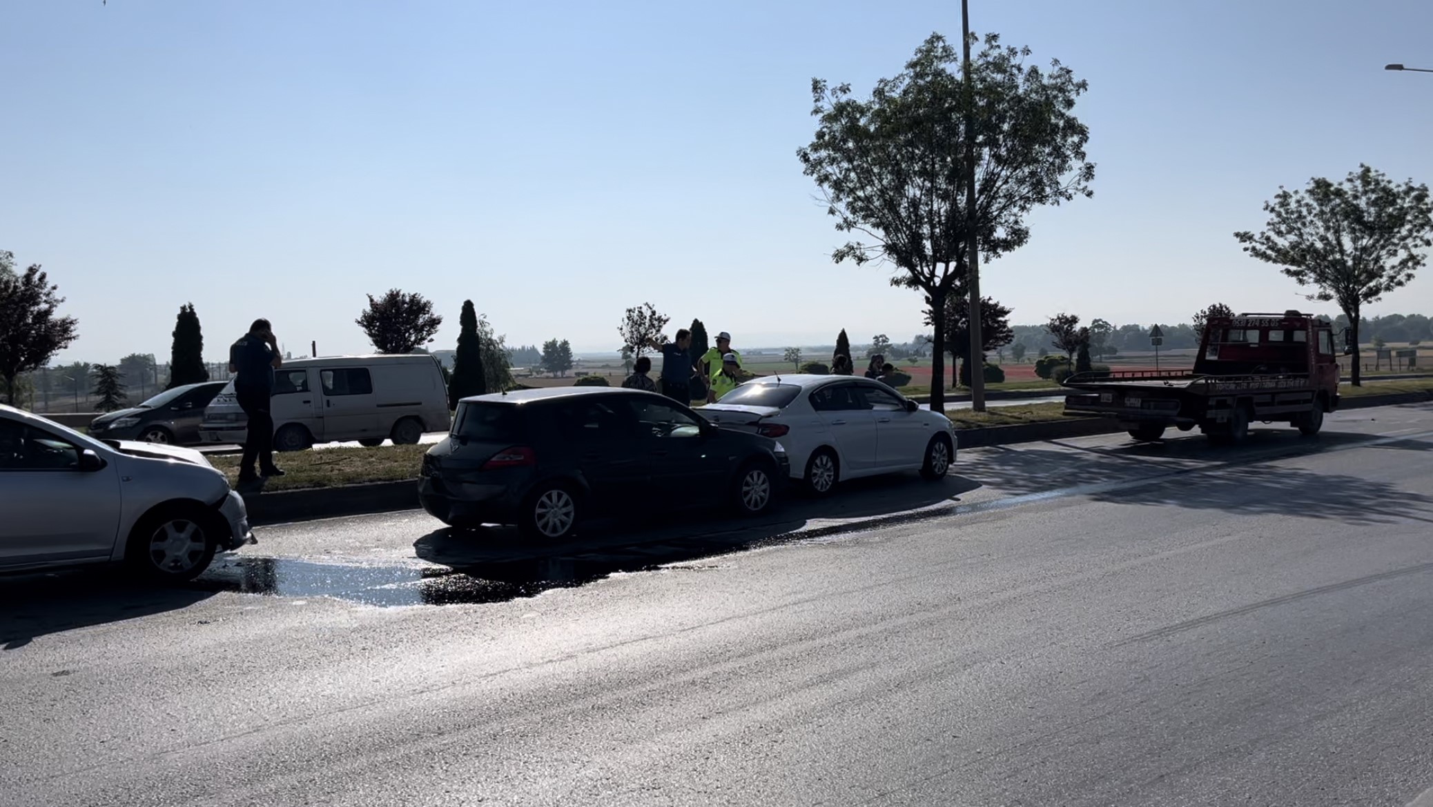 9 ARAÇ BİRBİRİNE GİRDİ: 5 YARALI